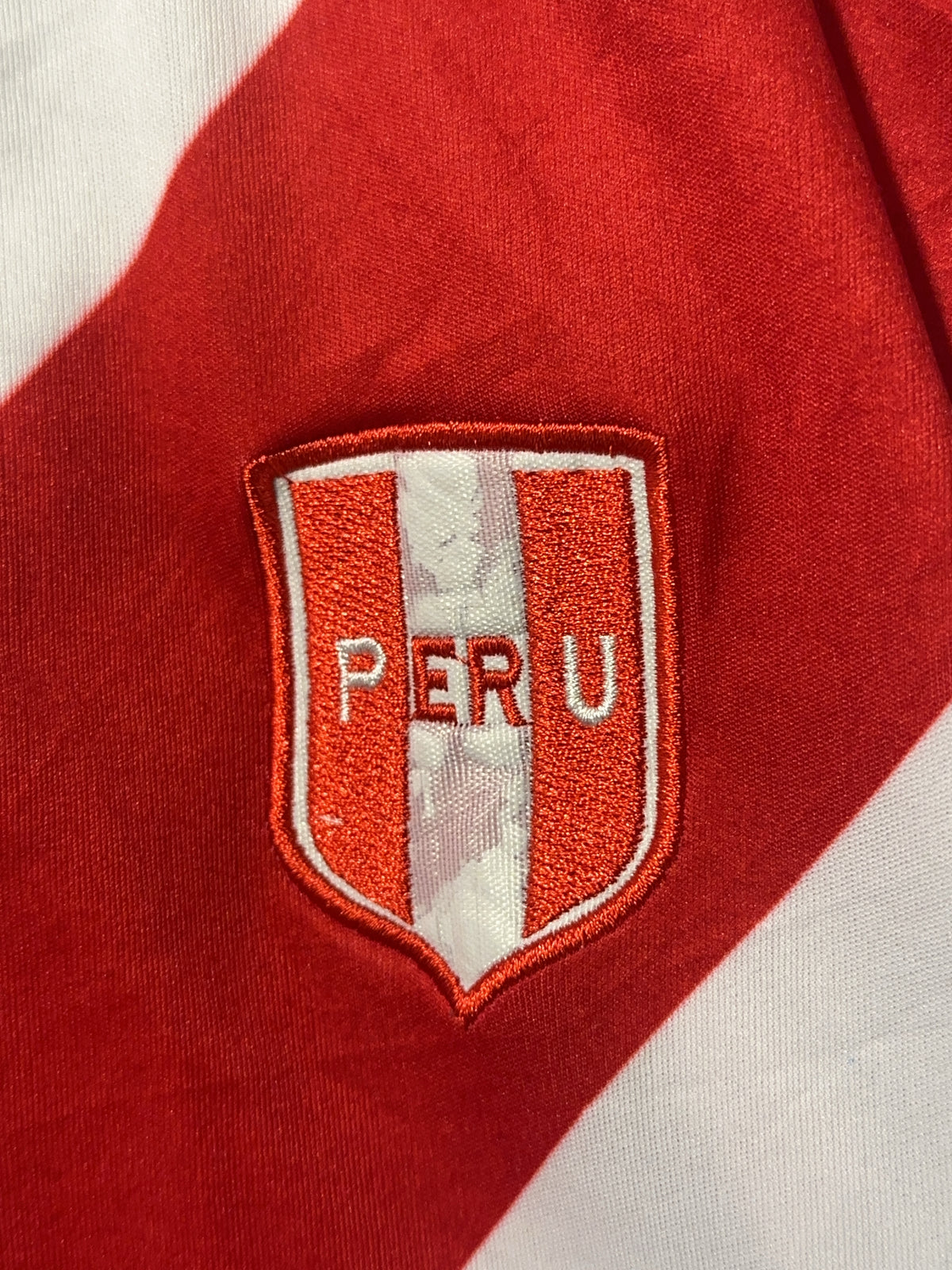 M - 2011-2012 Peru Umbro Home Football Shirt Guerrero 9
