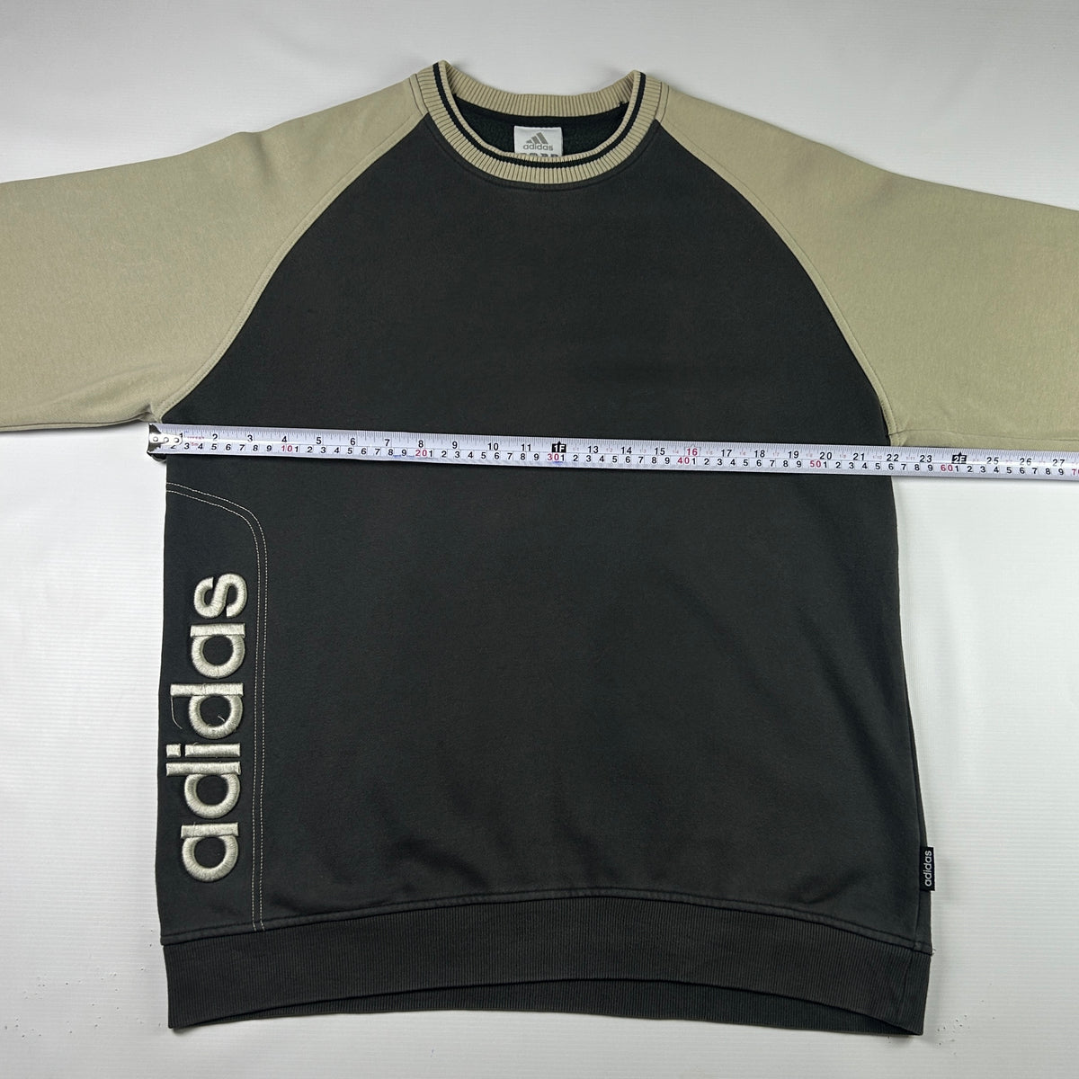 M - Vintage 2000's Adidas Sweatshirt