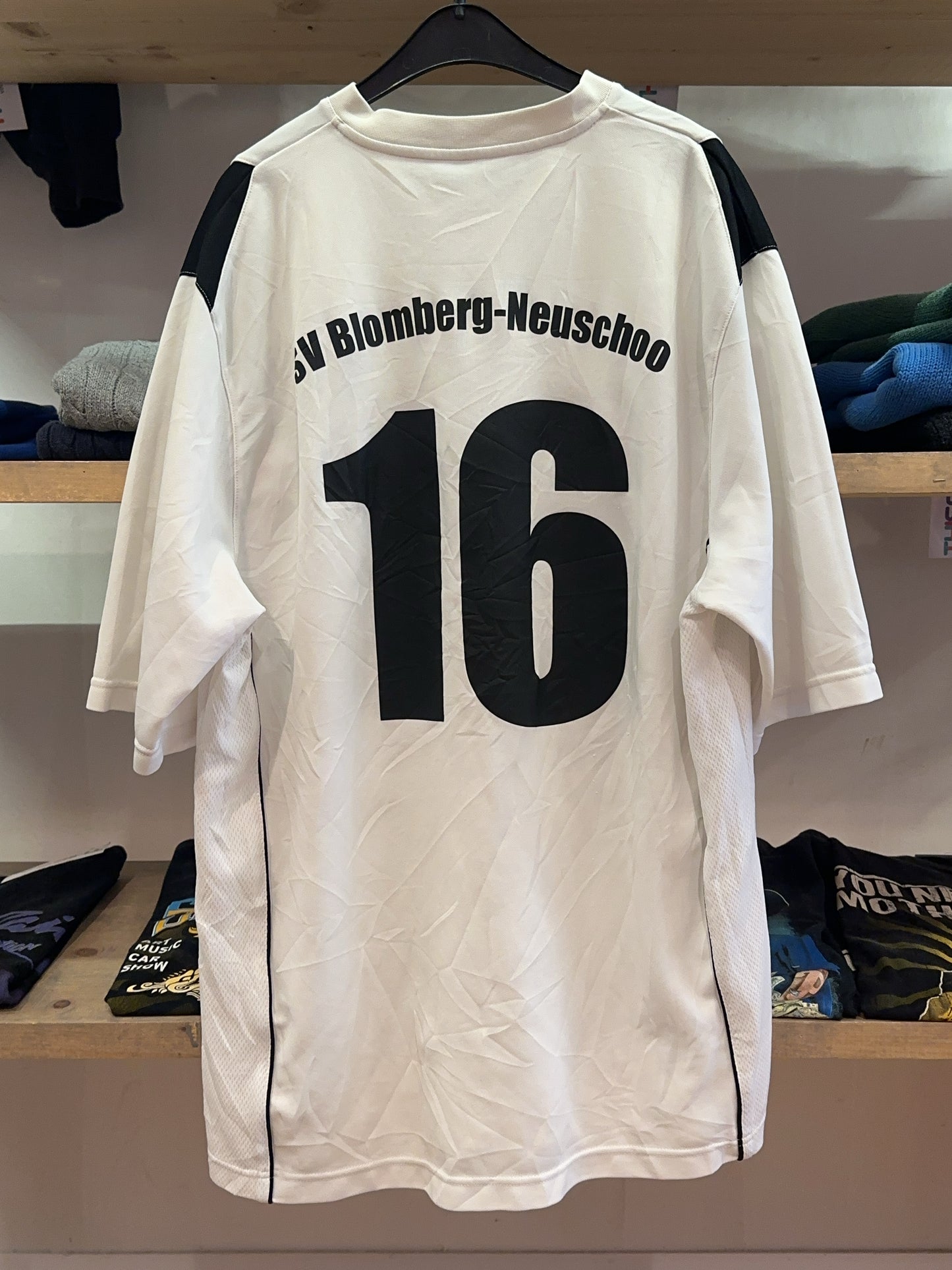 L - SV Blomberg-Neuschoo Masita Home Football Shirt 16
