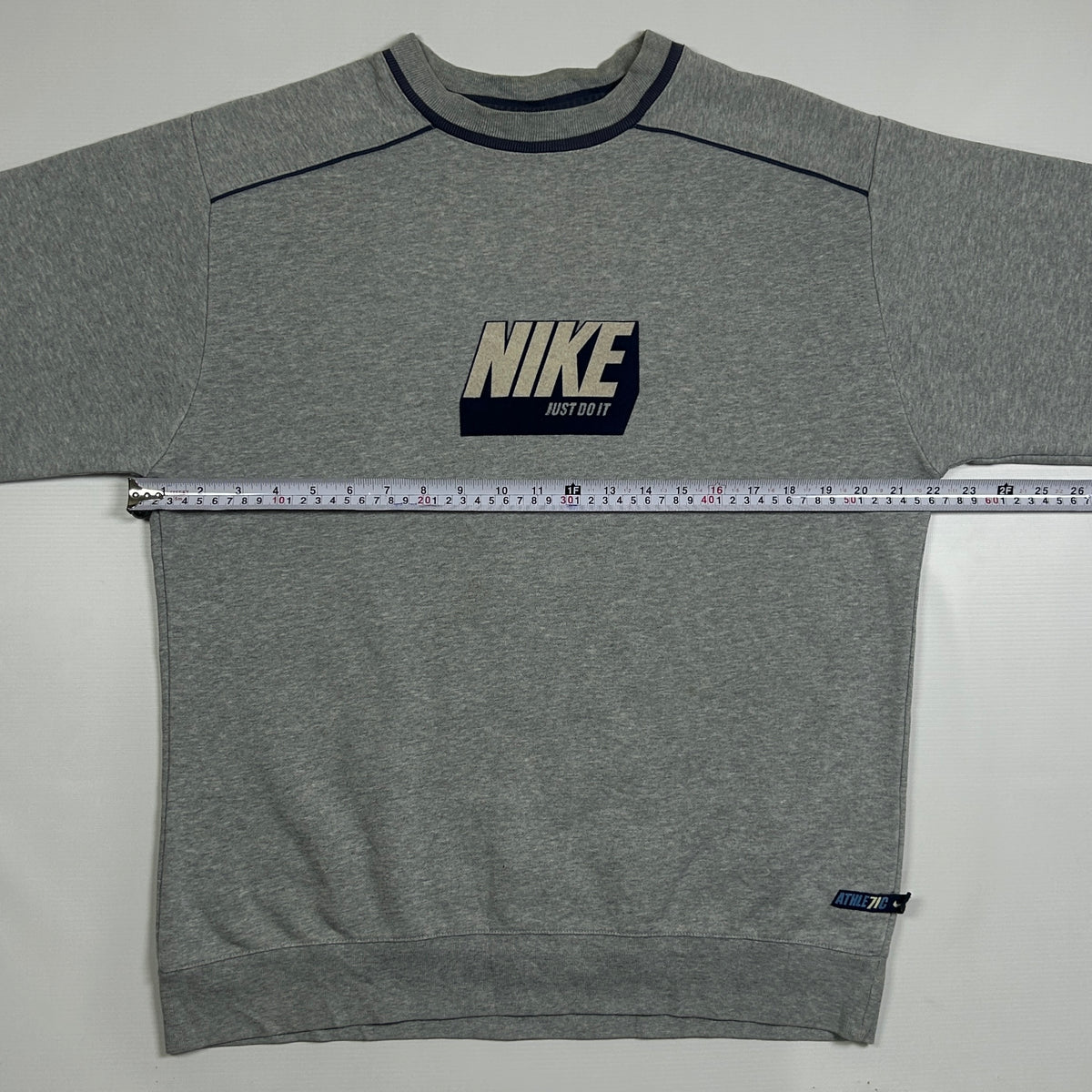 M - Vintage 2000's Nike Sweatshirt