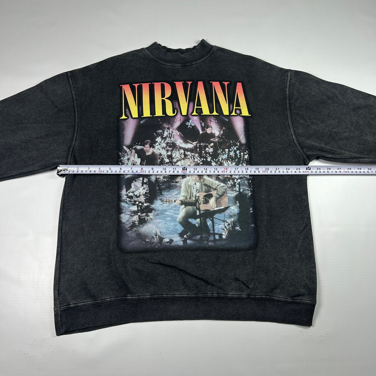 M - 2000's Nirvana Unplugged in New York Vintage Graphic Sweatshirt