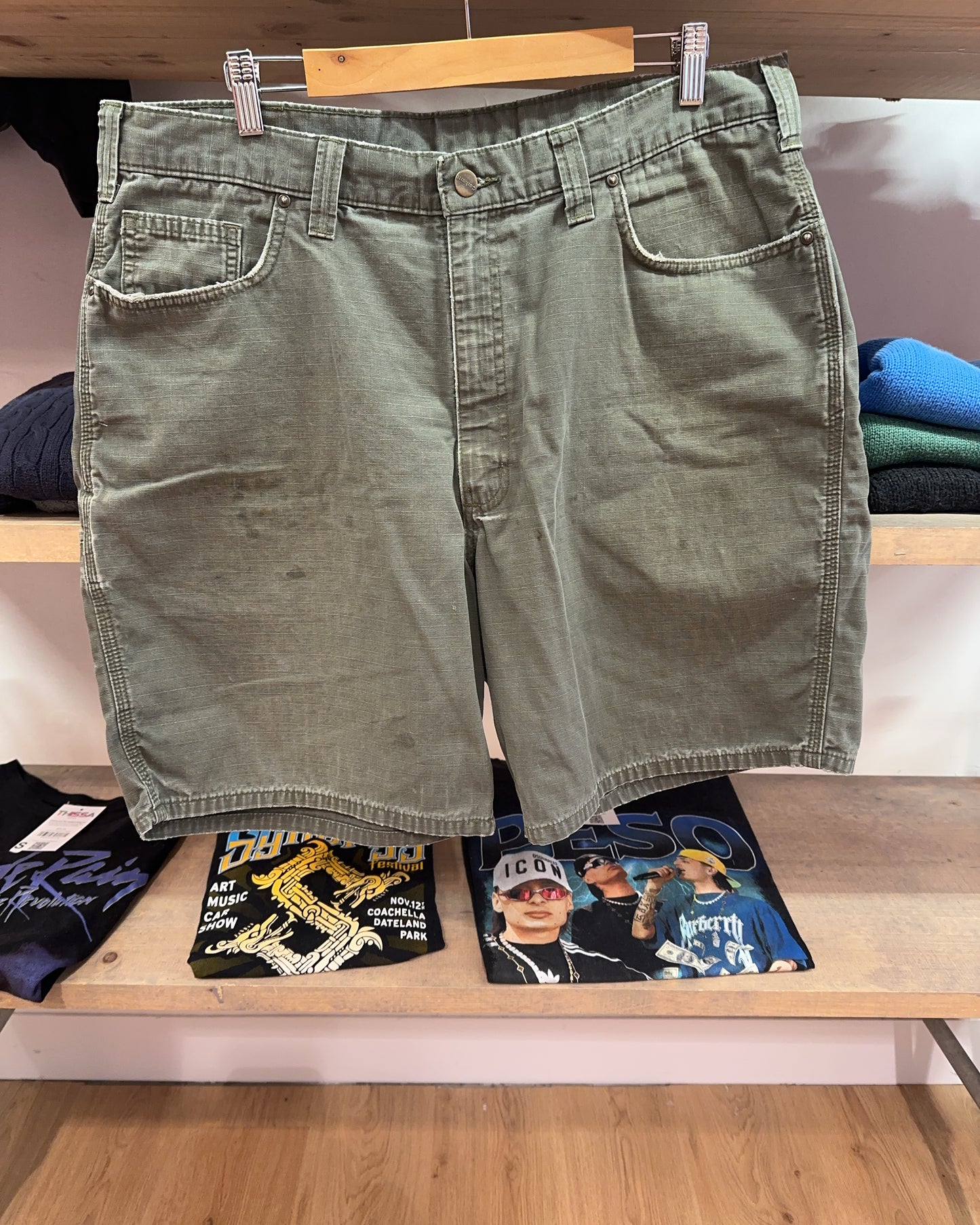 38 - Carhartt Shorts