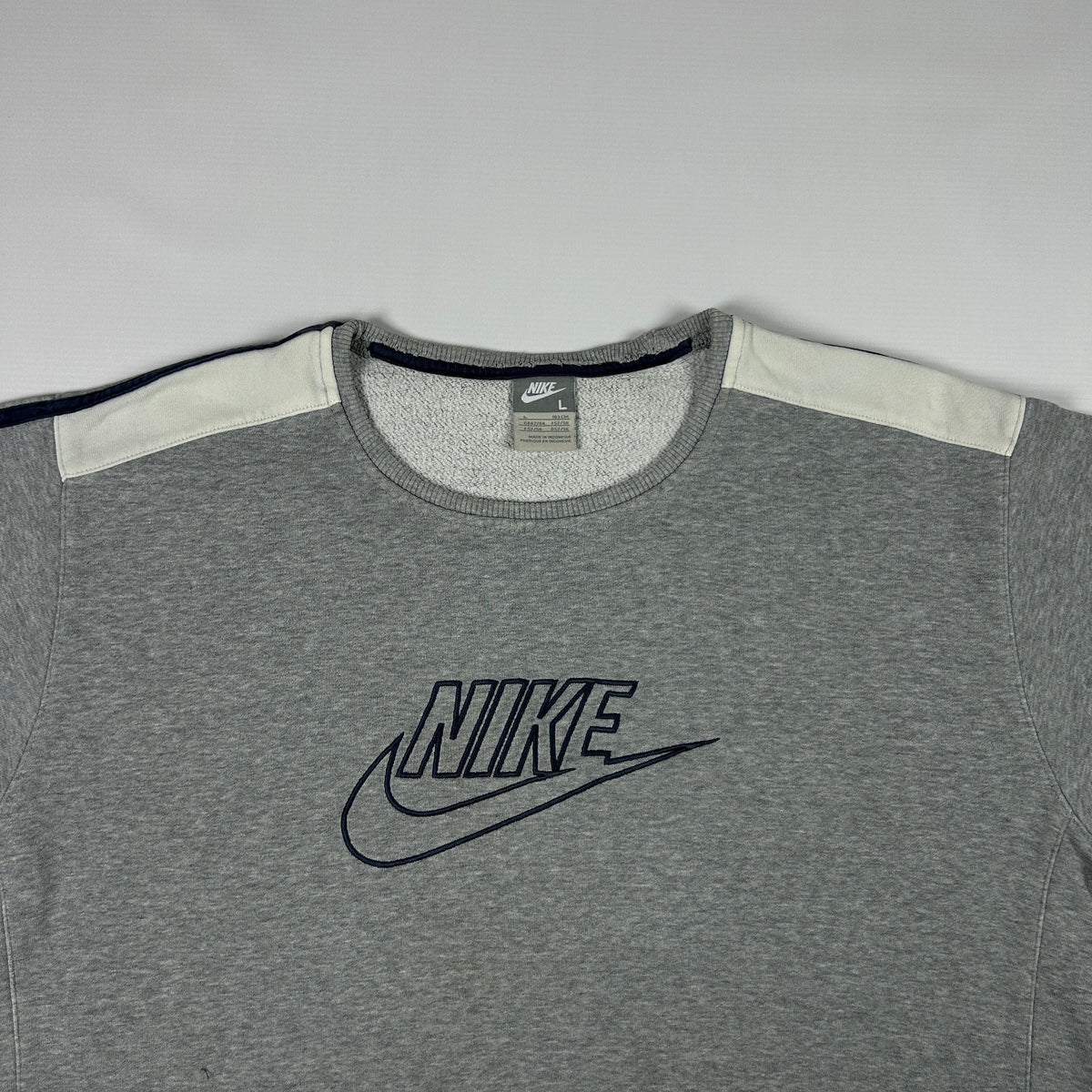 L - Vintage 2000's Nike Sweatshirt