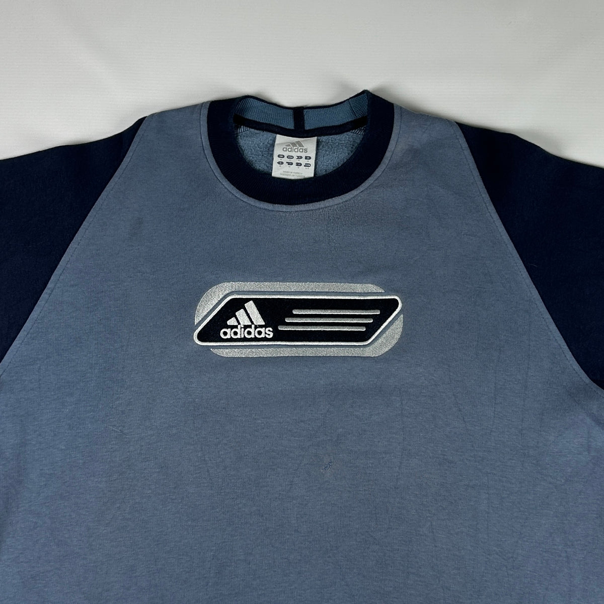 M - Vintage 2000's Adidas Sweatshirt