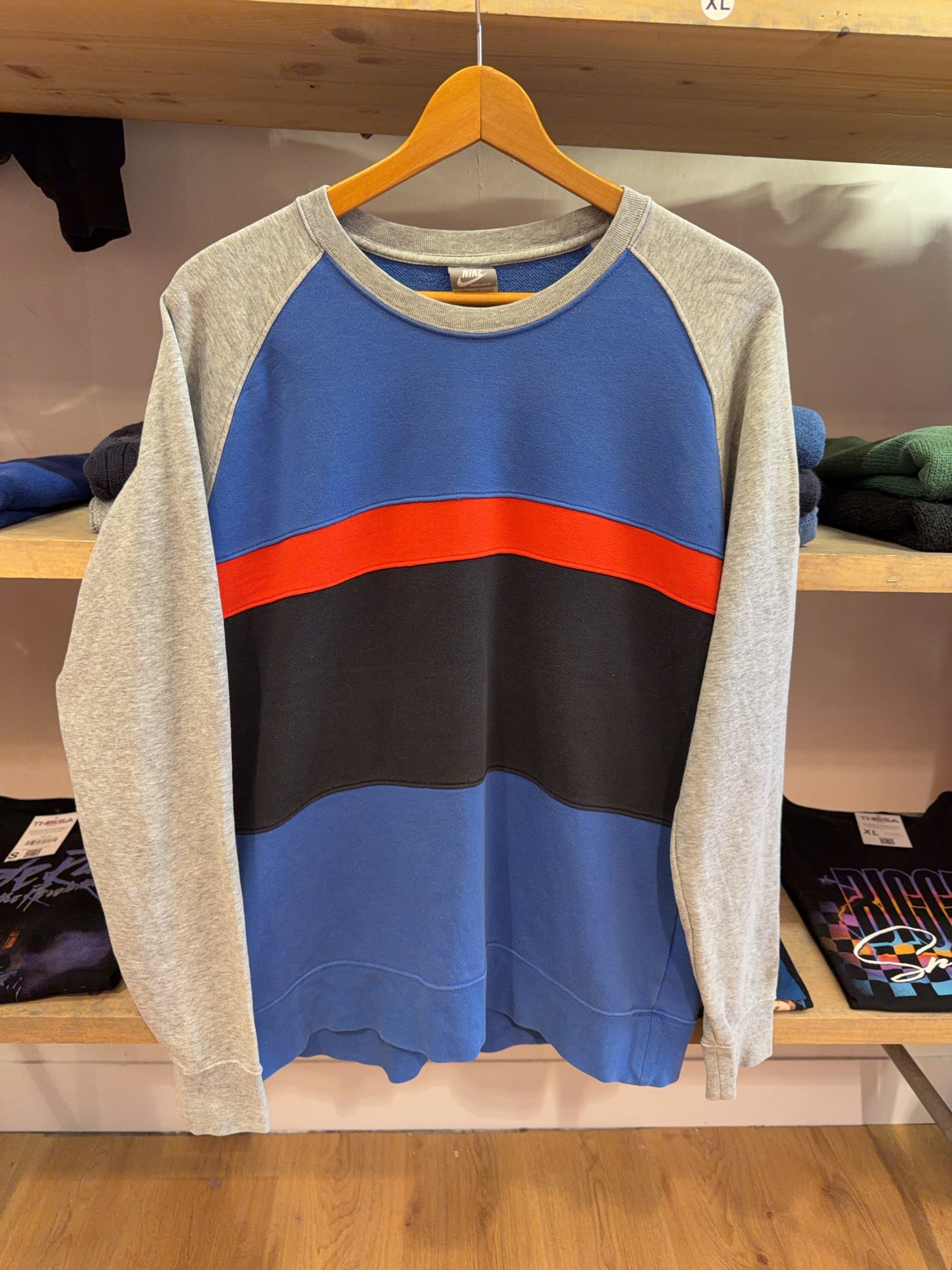 L - Vintage 2000's Nike Sweatshirt