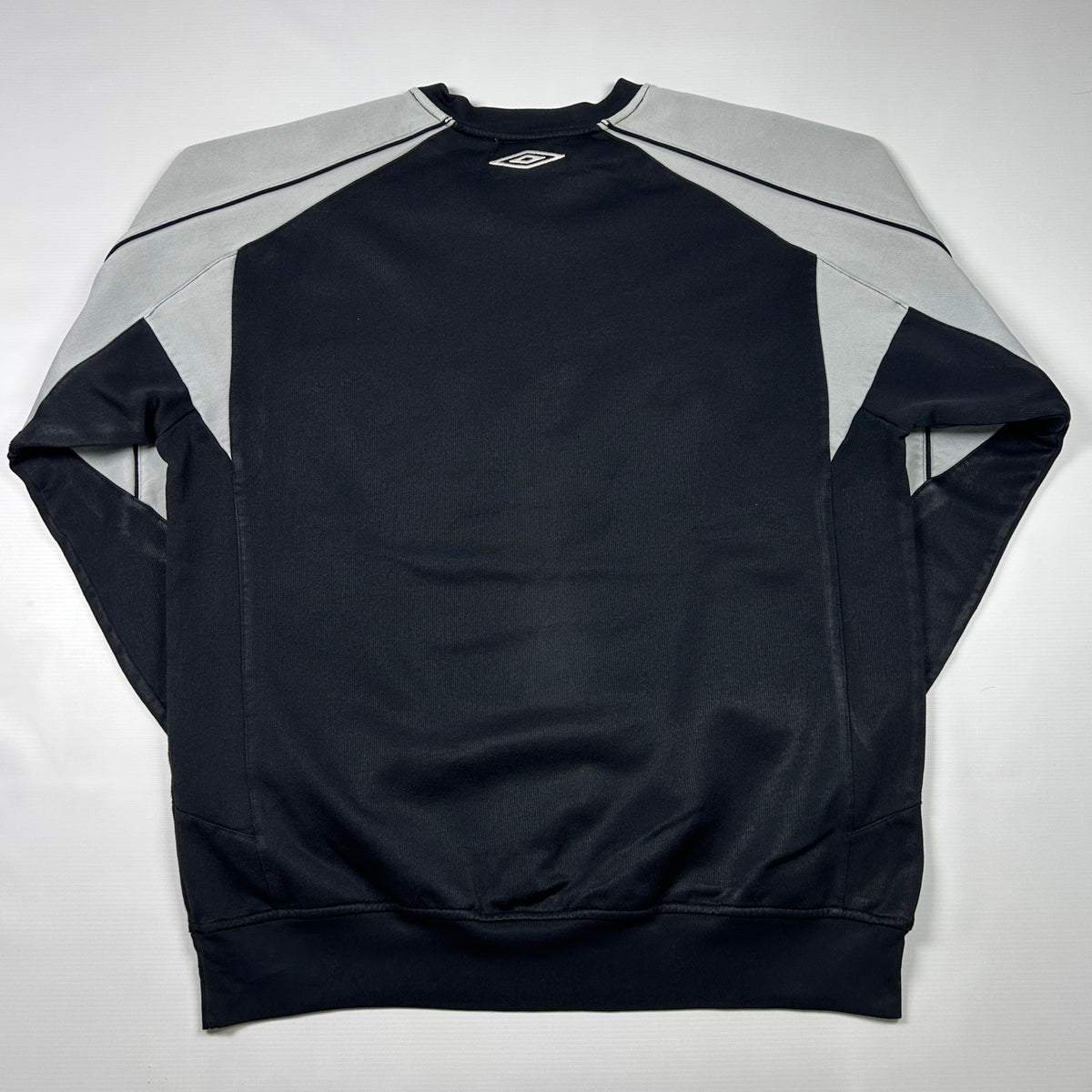 L - Vintage 1990's Umbro Centerd Diamond Logo Sweatshirt