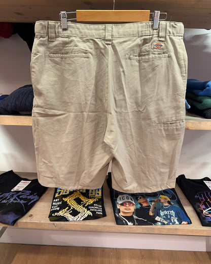 36 - Dickies Shorts