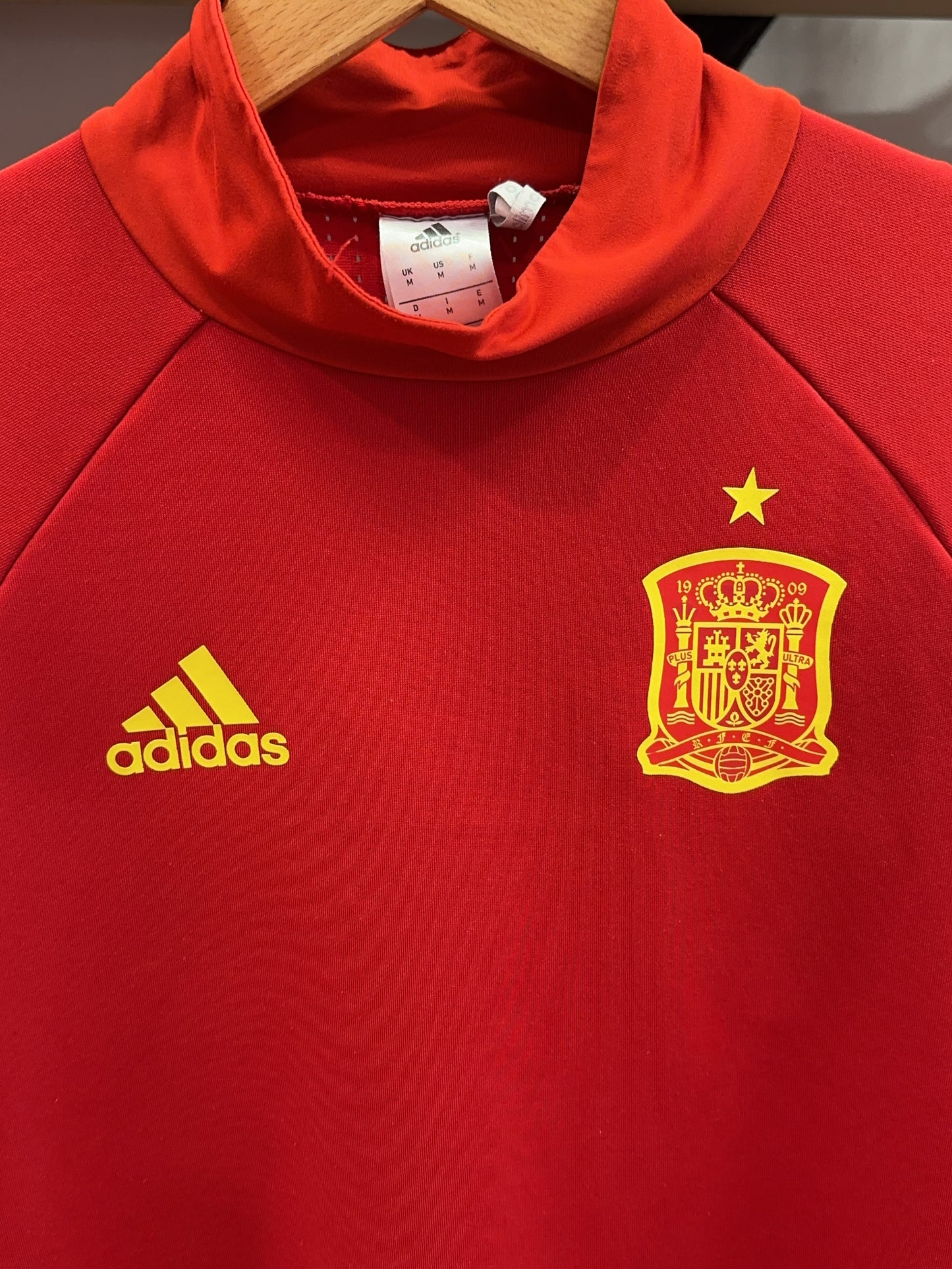2016-2017 Spain Adidas Football Shirt - M