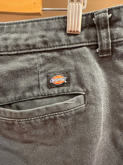 32 - Dickies Shorts
