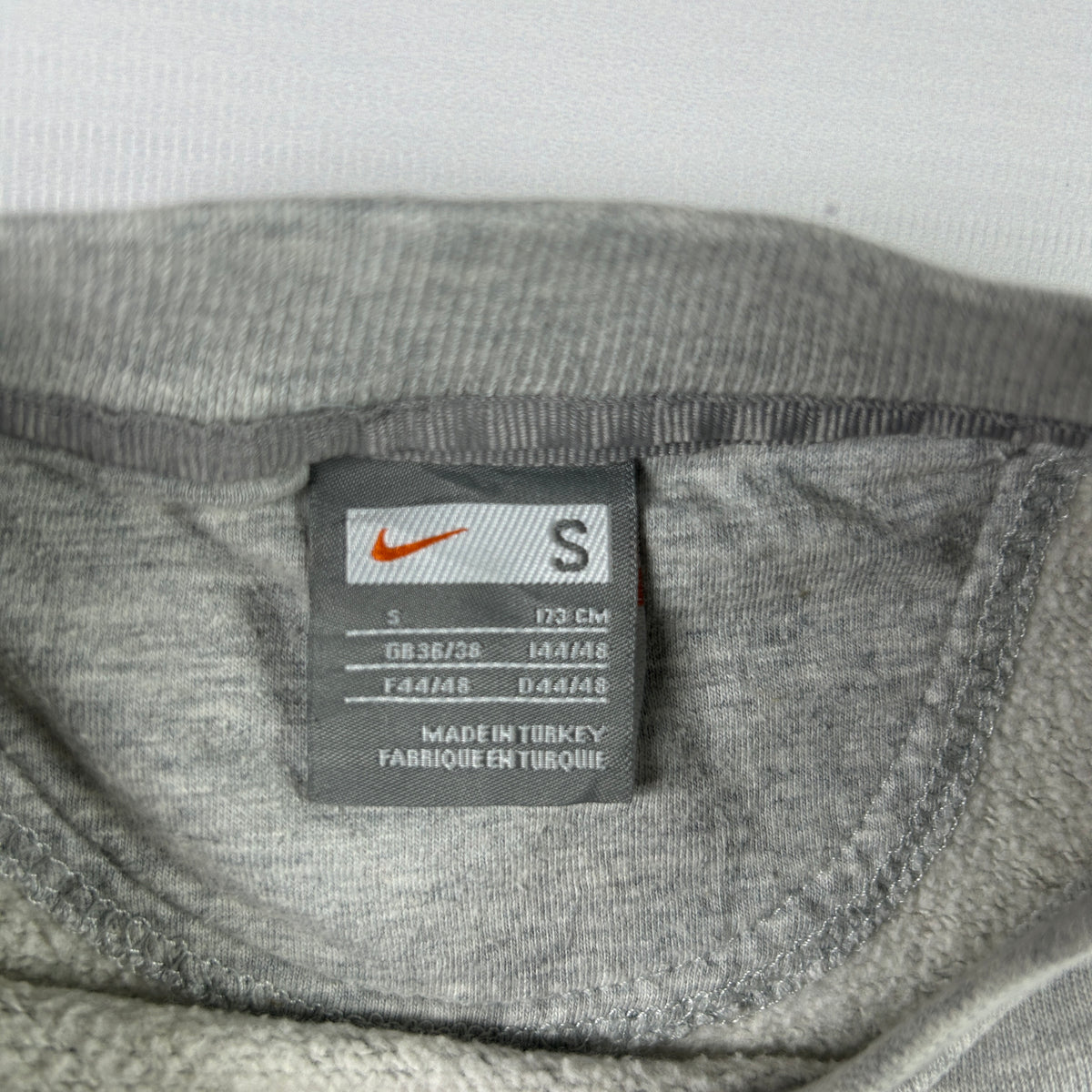 S - vintage 2010's Nike FFBB Gray Basketball Sweatshirt