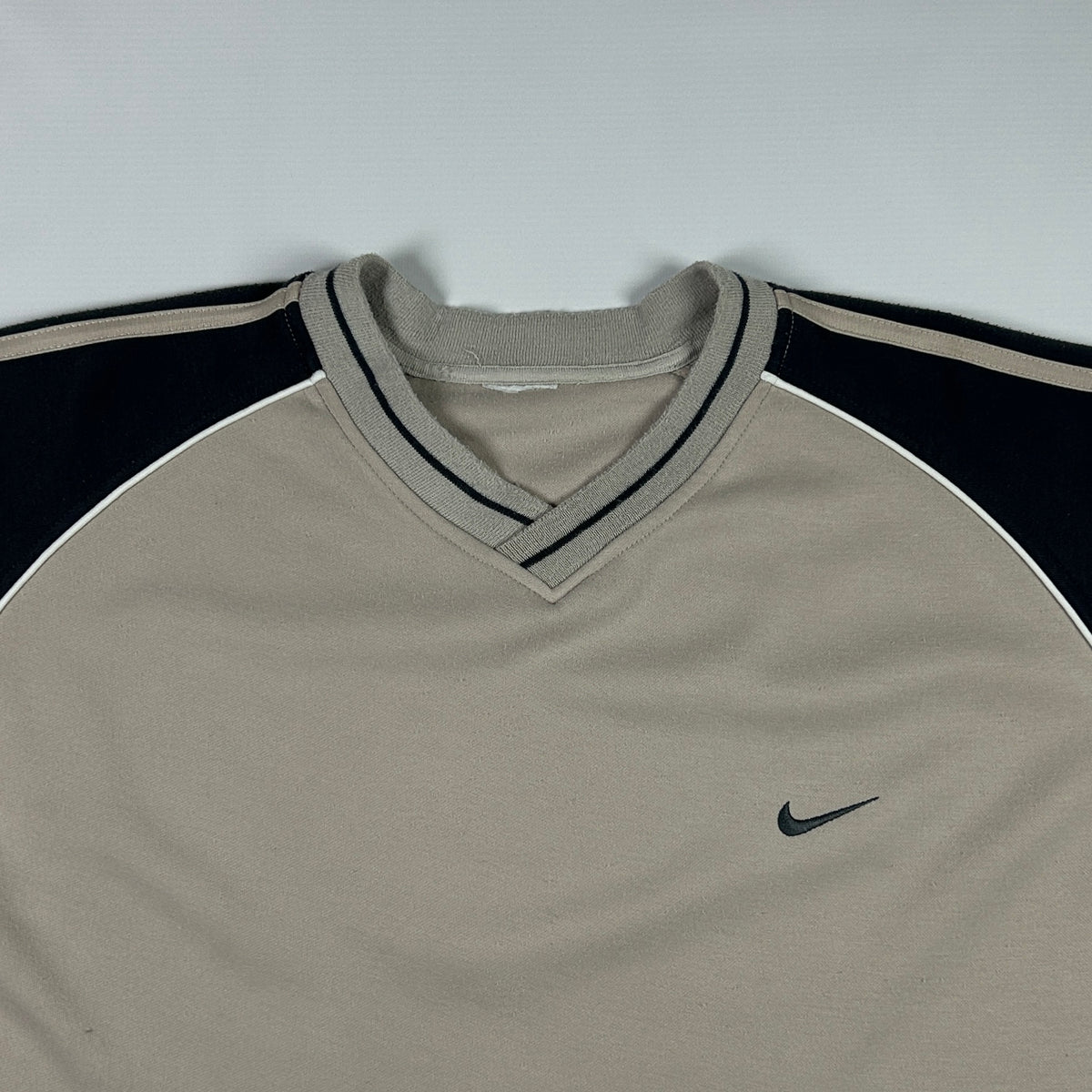 XL - 2000's Nike Beige and Black Long Sleeve V-Neck Pullover