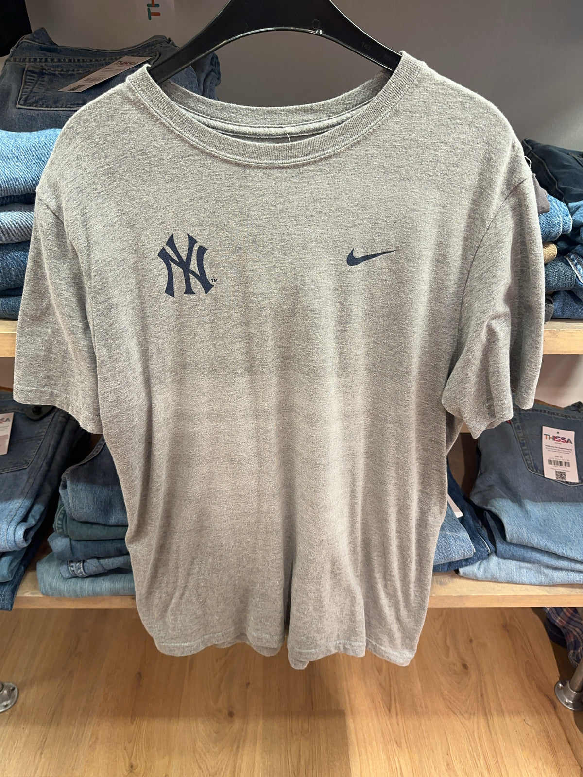 L - Nike T-shirt