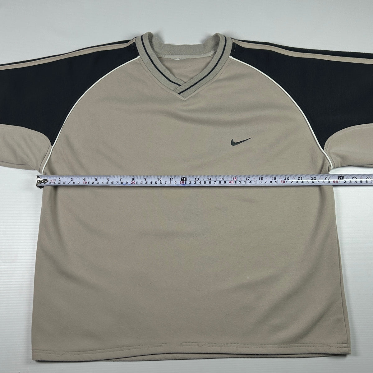 XL - 2000's Nike Beige and Black Long Sleeve V-Neck Pullover