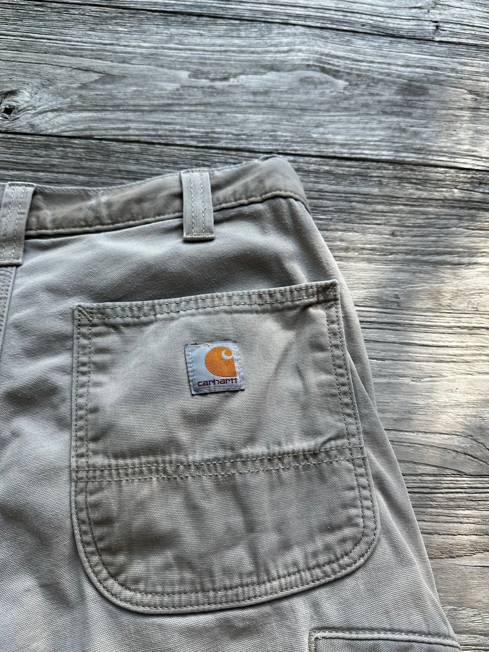 33 - Carhartt Shorts