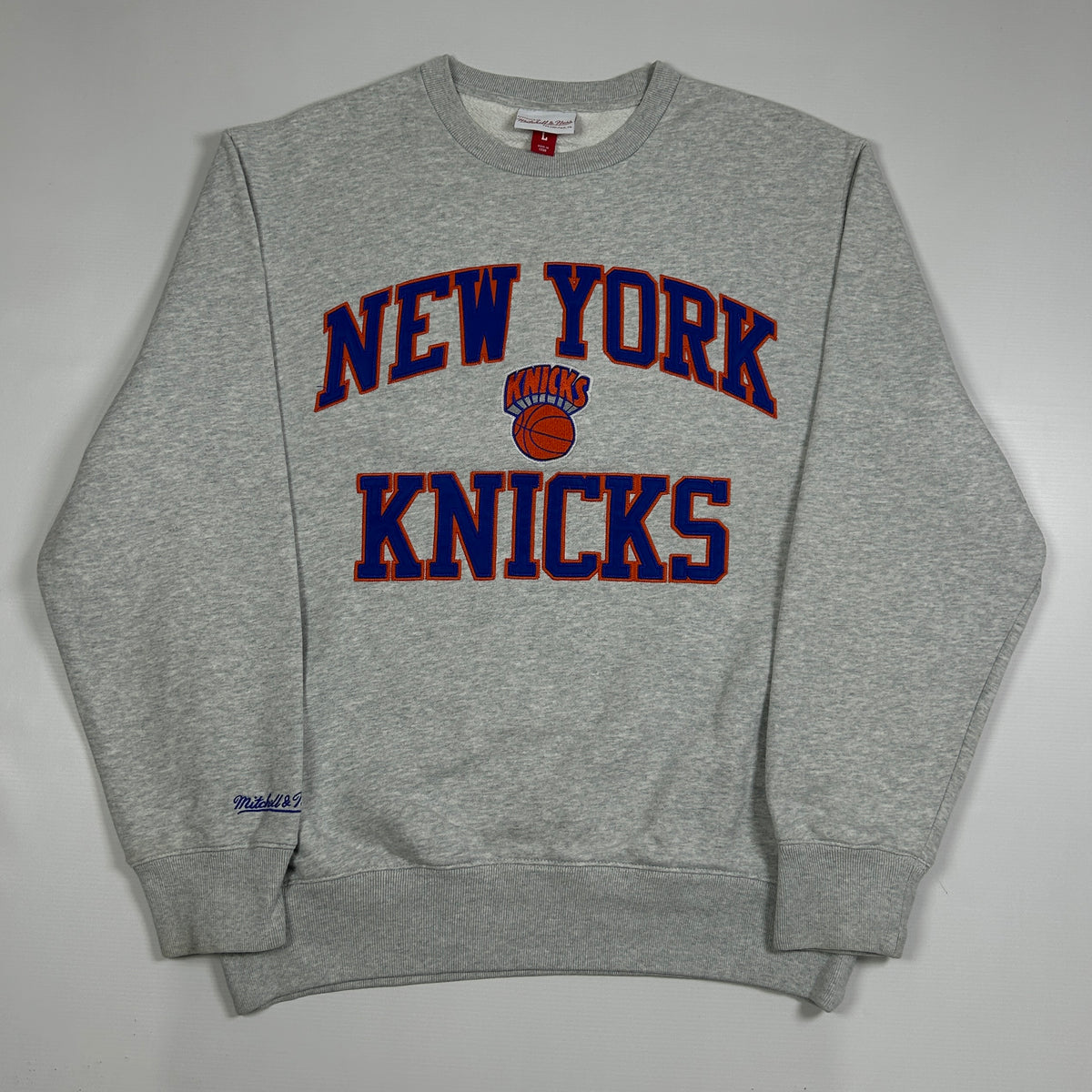 M - Vingage 1990's Mitchell & Ness New York Knicks Grey Crewneck Sweatshirt