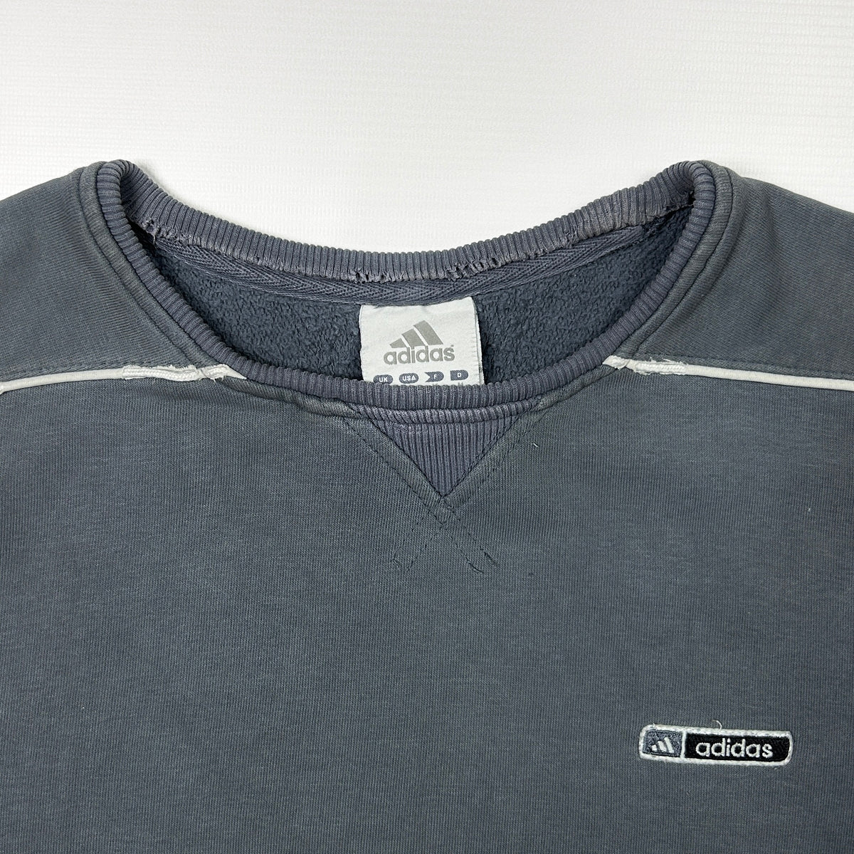 M - Vintage 2000's Adidas Sweatshirt