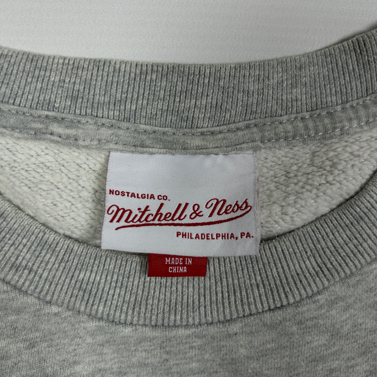M - Vingage 1990's Mitchell & Ness New York Knicks Grey Crewneck Sweatshirt