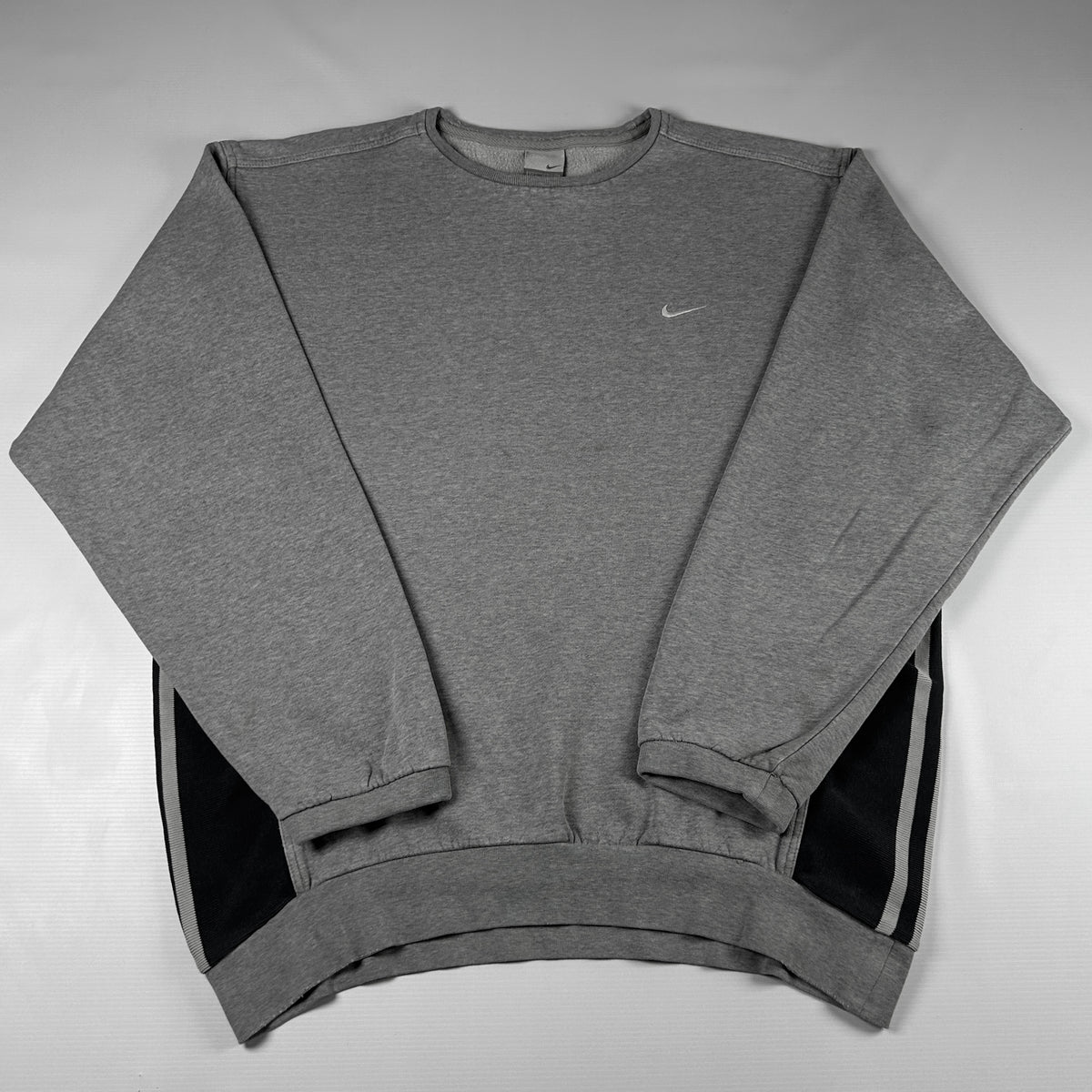 L - Vintage 2000's Nike Sweatshirt