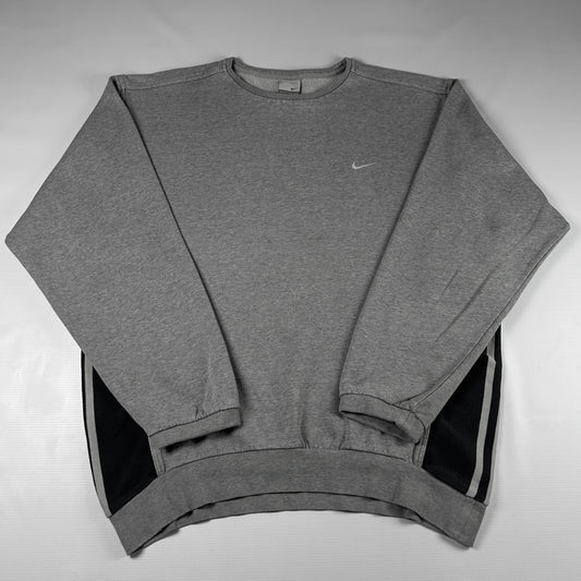L - Vintage 2000's Nike Sweatshirt