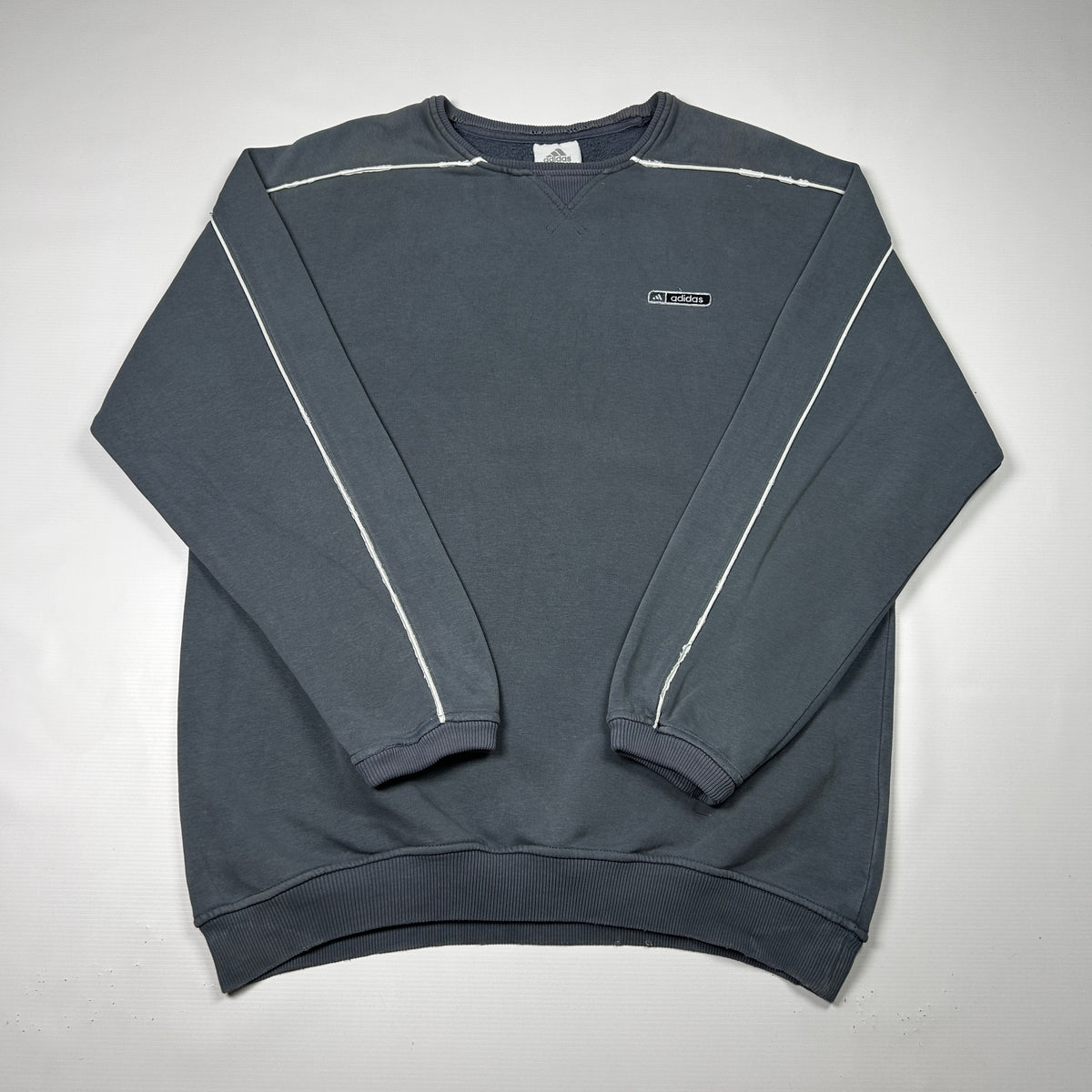 M - Vintage 2000's Adidas Sweatshirt
