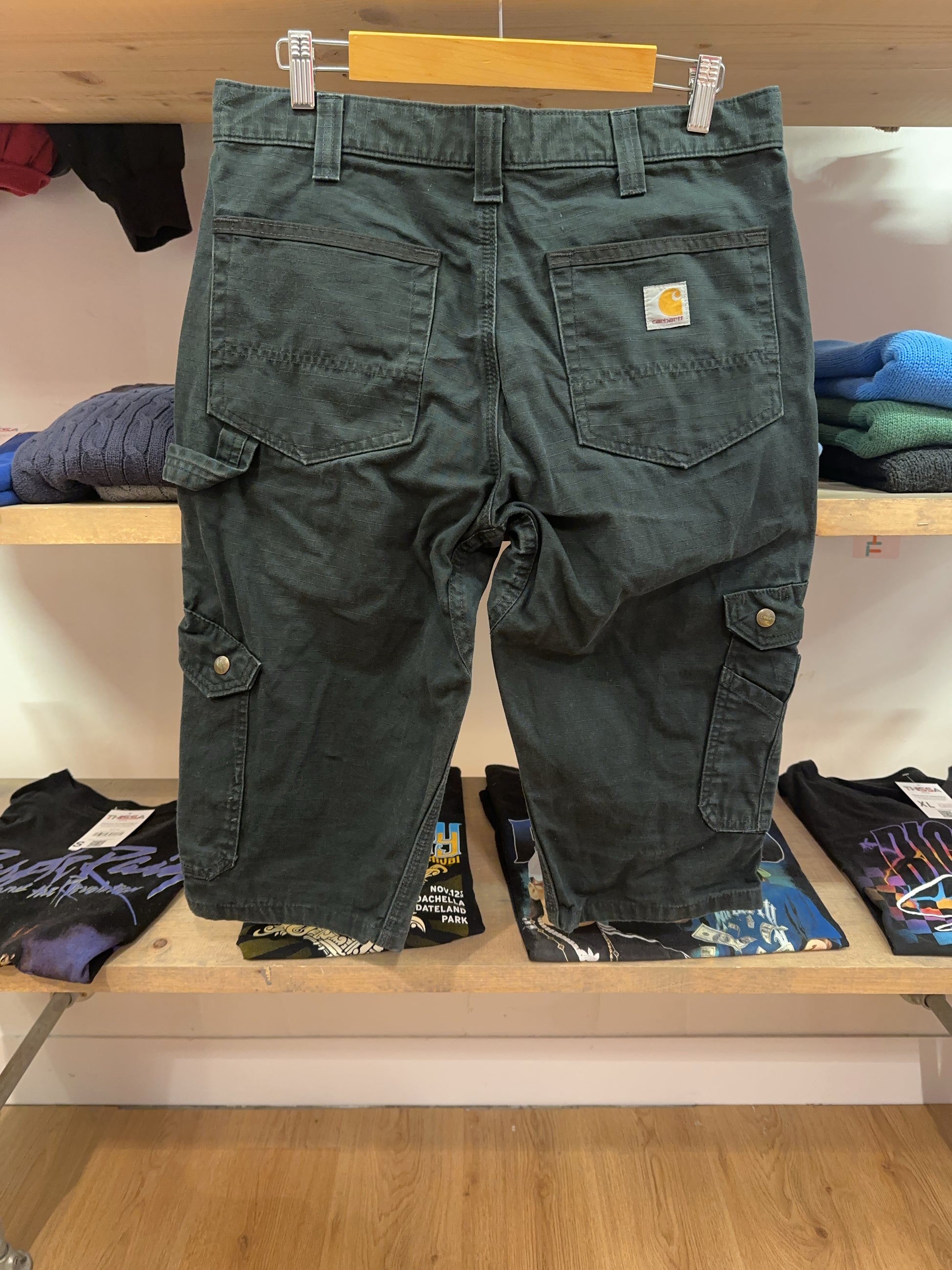 32 - Carhartt Shorts