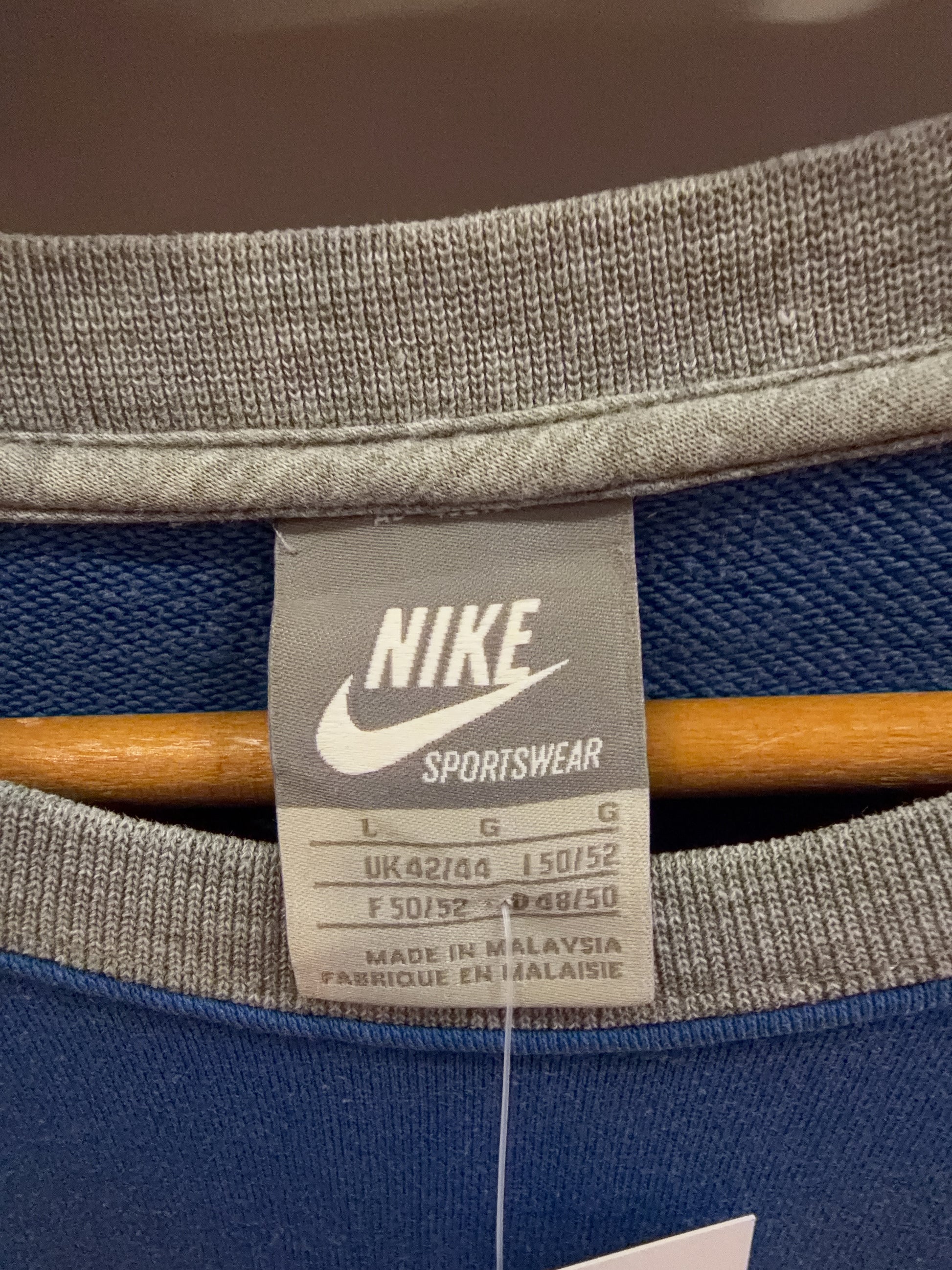 L - Vintage 2000's Nike Sweatshirt