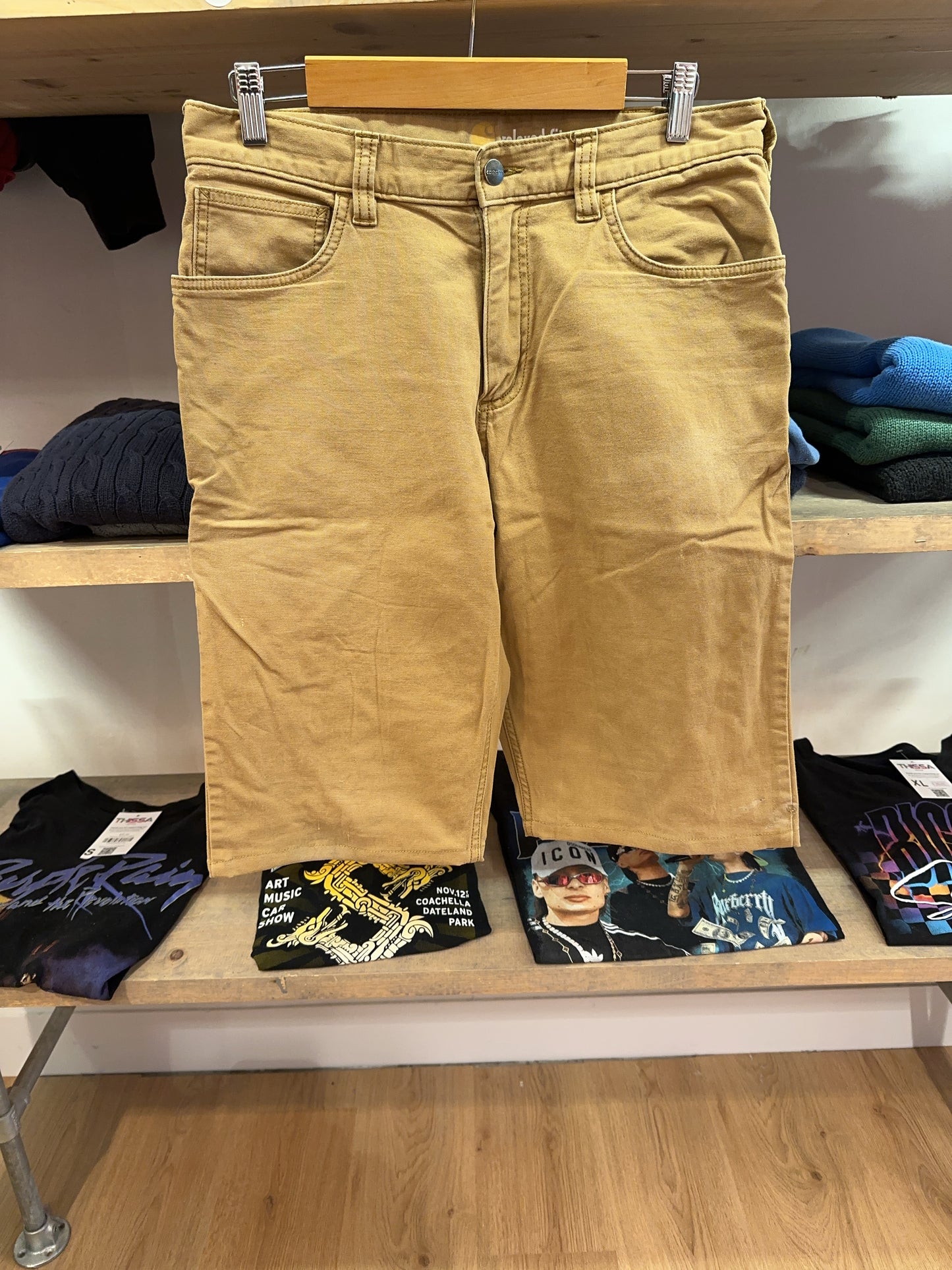 32 - Carhartt Shorts
