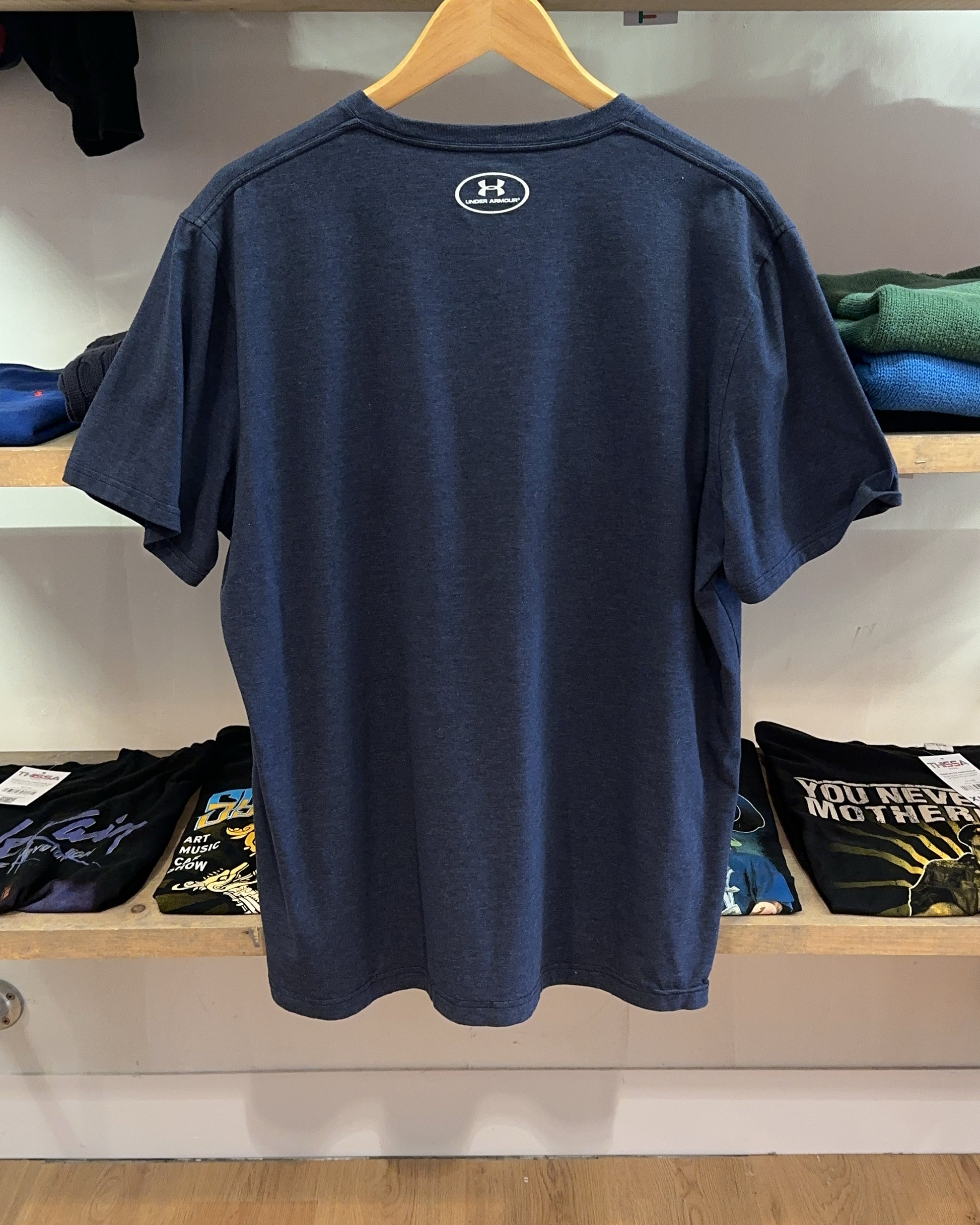 L - Under Armour T-shirt