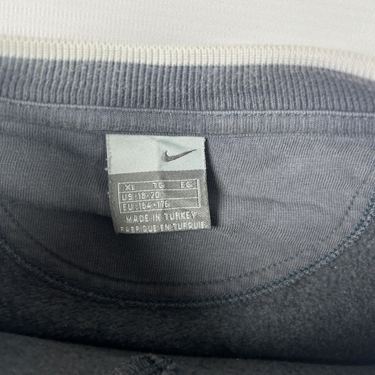 M - Vintage 2000's Nike Sweatshirt