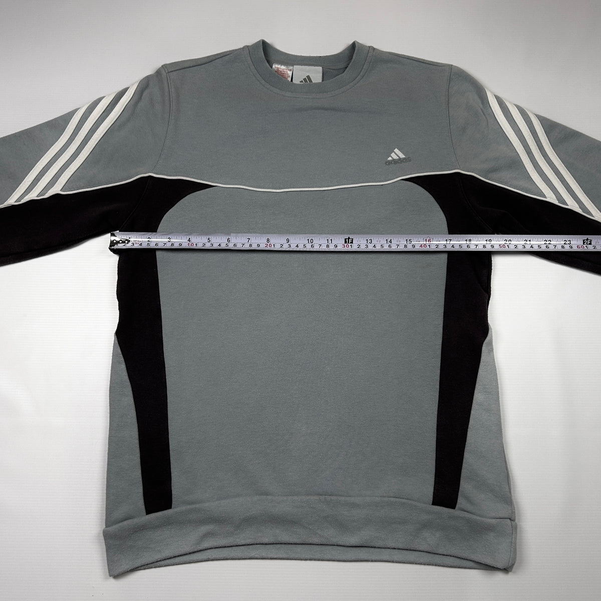 S - Vintage 2000's Adidas Sweatshirt
