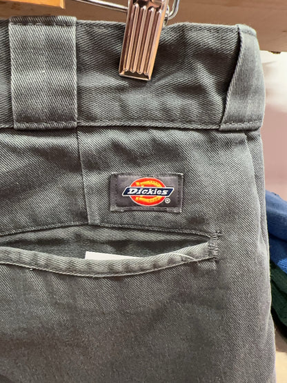 32 - Dickies Shorts