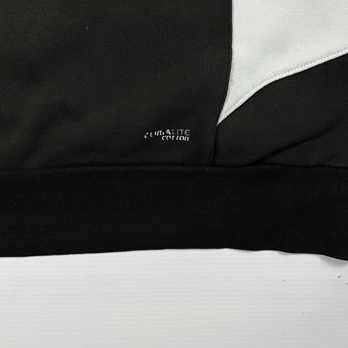 M - Vintage 2000's Adidas Sweatshirt