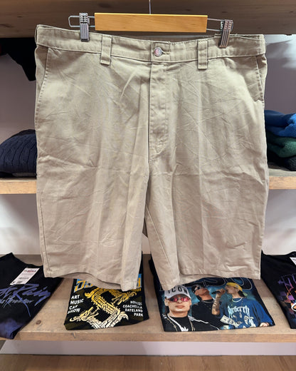 36 - Dickies Shorts