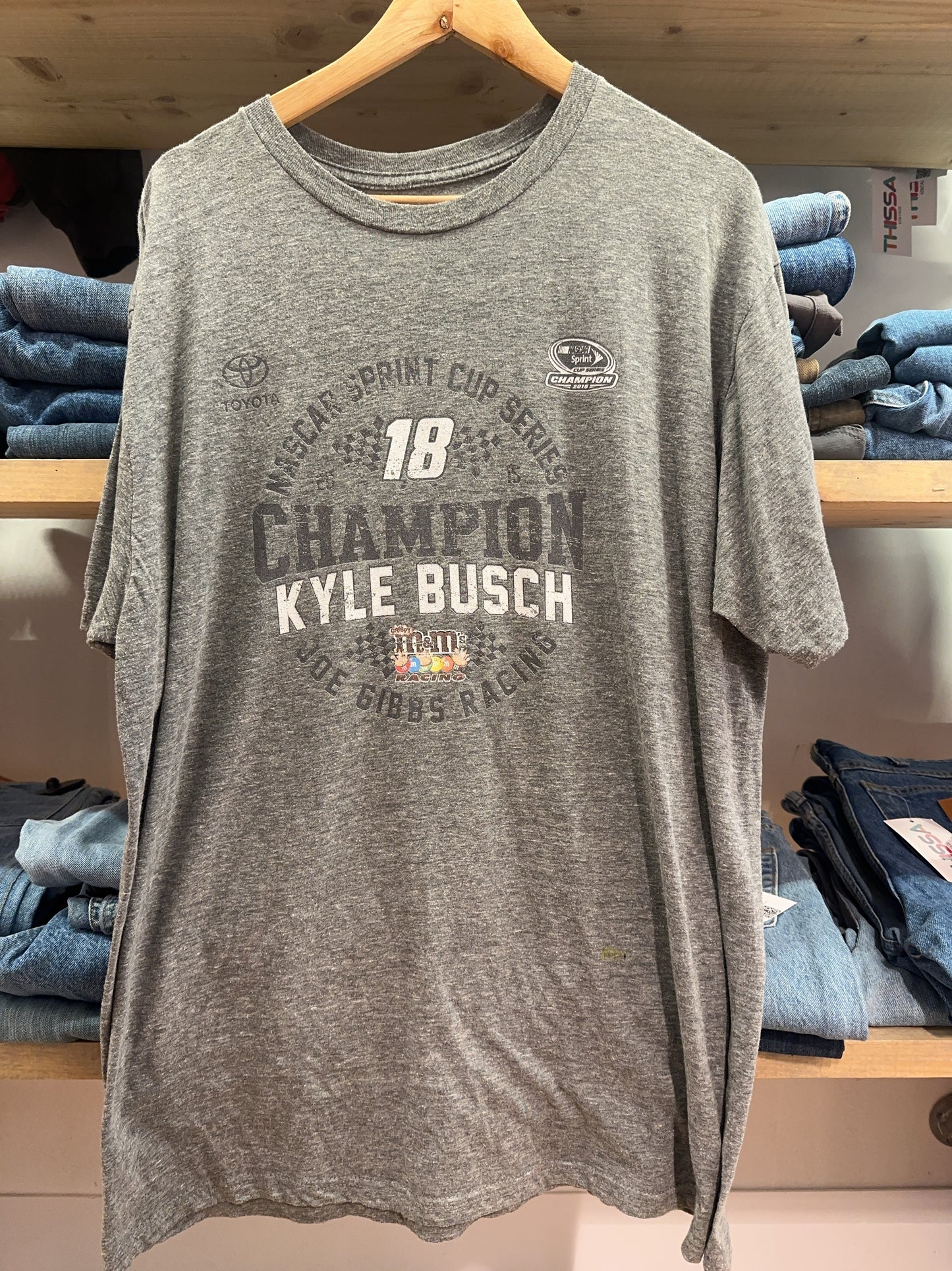 XXL - Nascar Kyle Busch 2018 Champion Gray Graphic T-Shirt