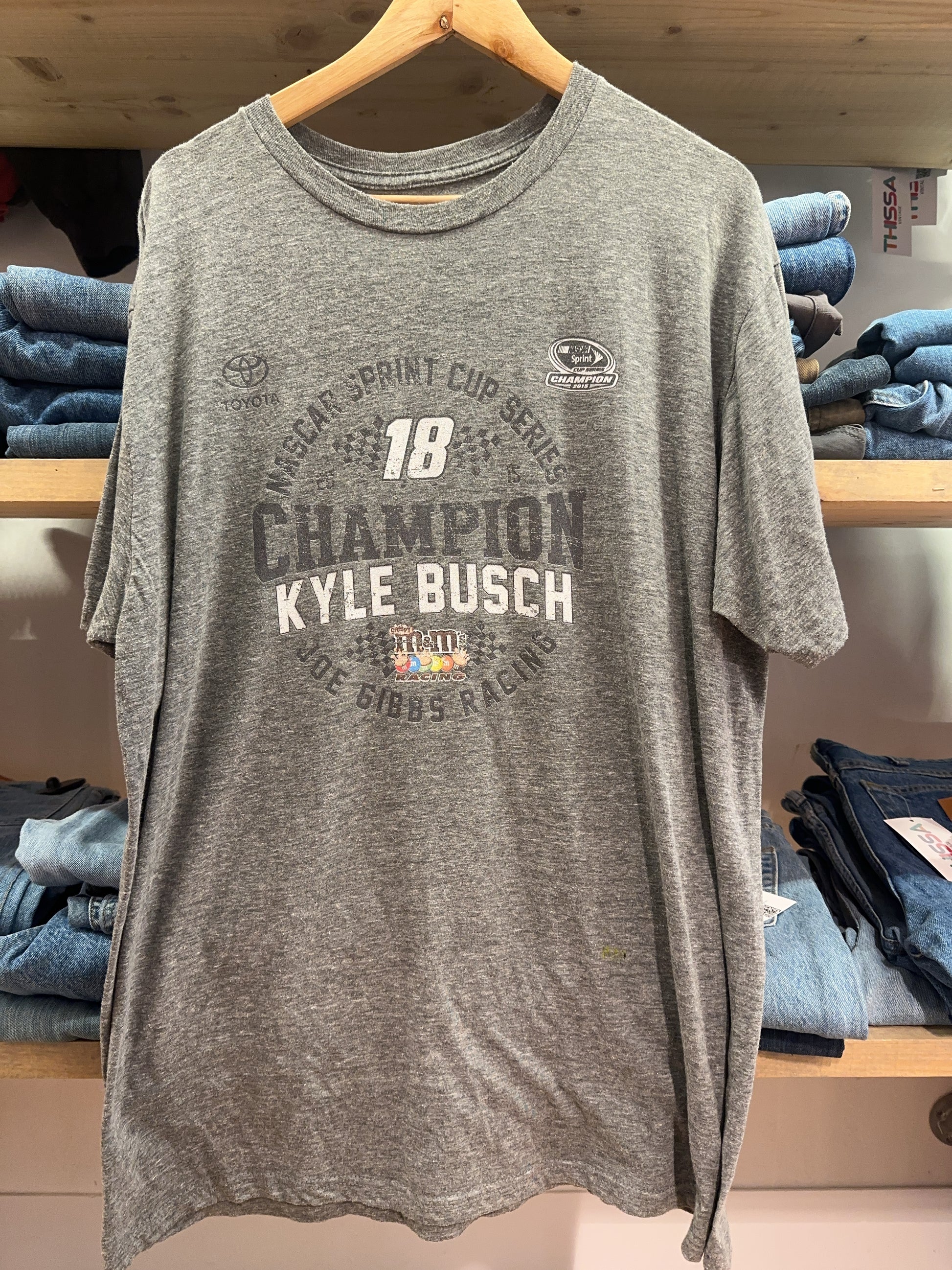 XXL - Nascar Kyle Busch 2018 Champion Gray Graphic T-Shirt