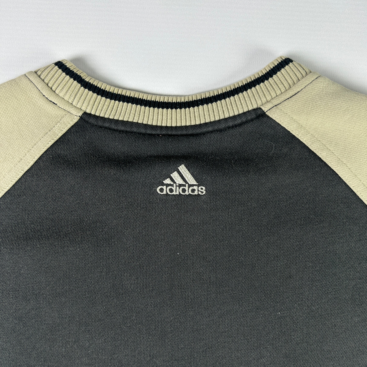 M - Vintage 2000's Adidas Sweatshirt