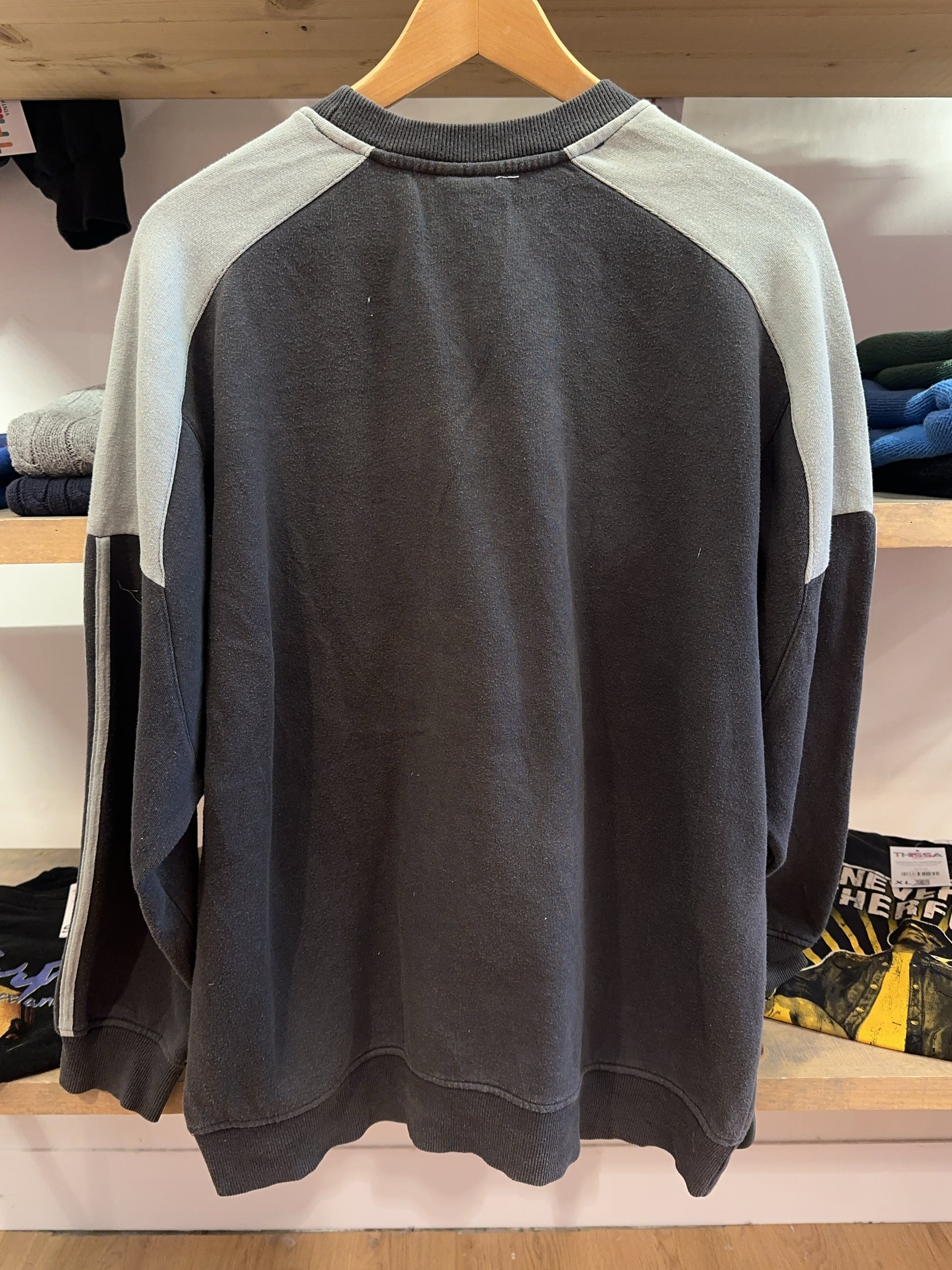 M - Vintage 2000's Adidas Sweatshirt