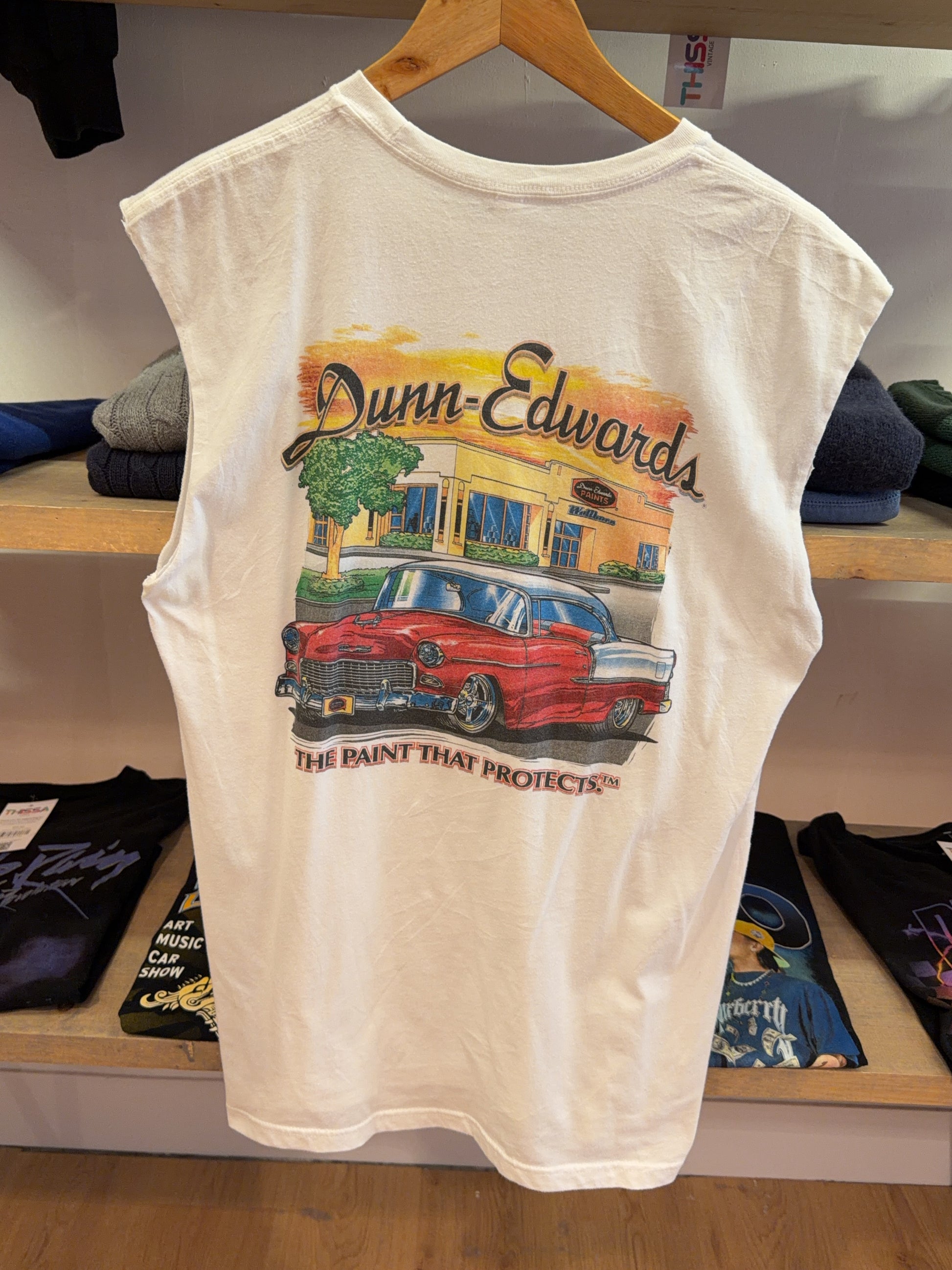 L - Dunn-Edwards Vintage Graphic Sleeveless Tee