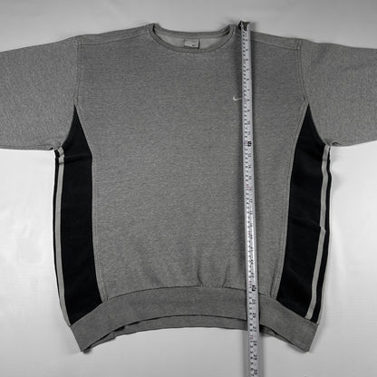 L - Vintage 2000's Nike Sweatshirt
