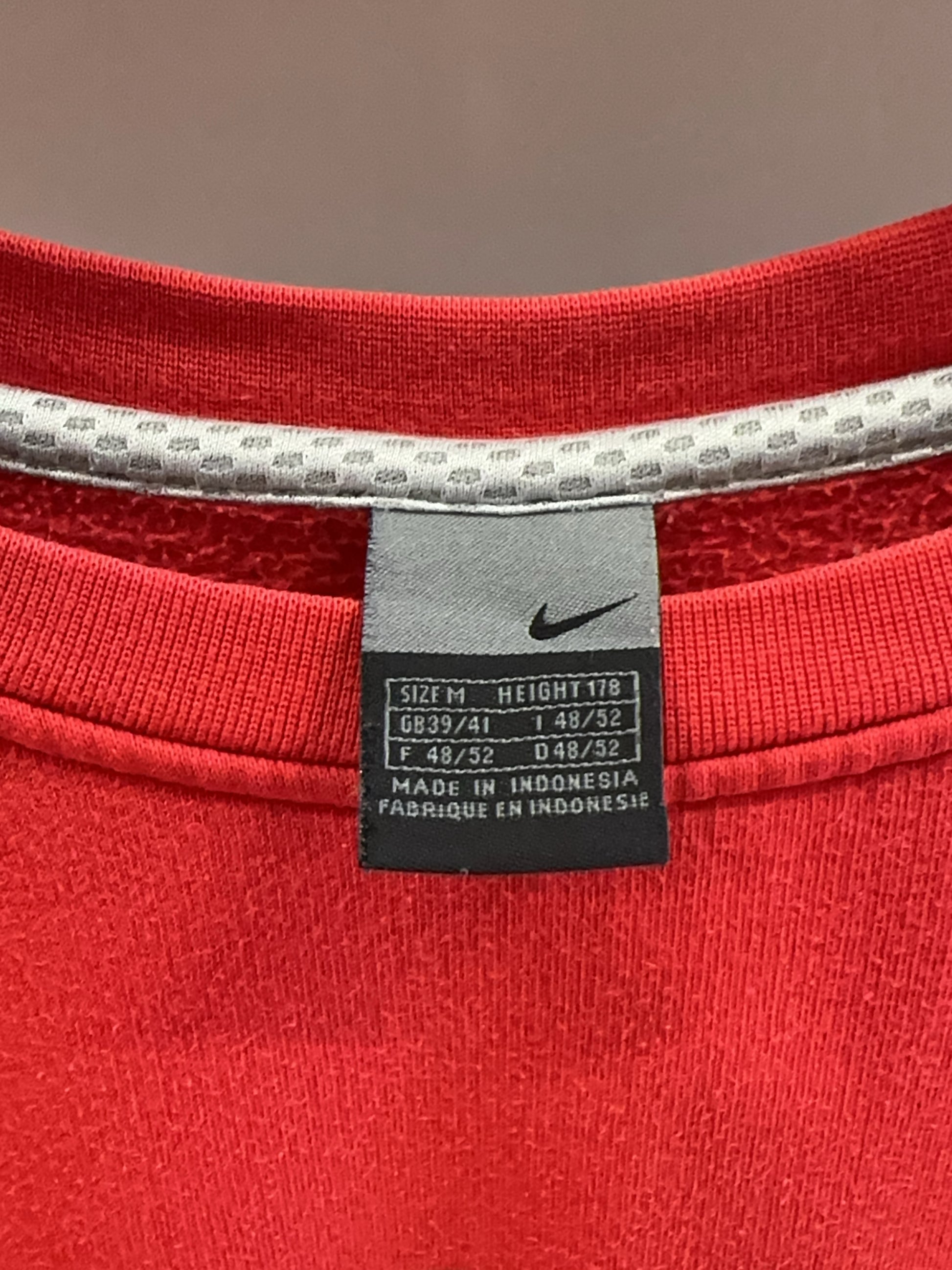 M - Vintage 2000's Nike Sweatshirt