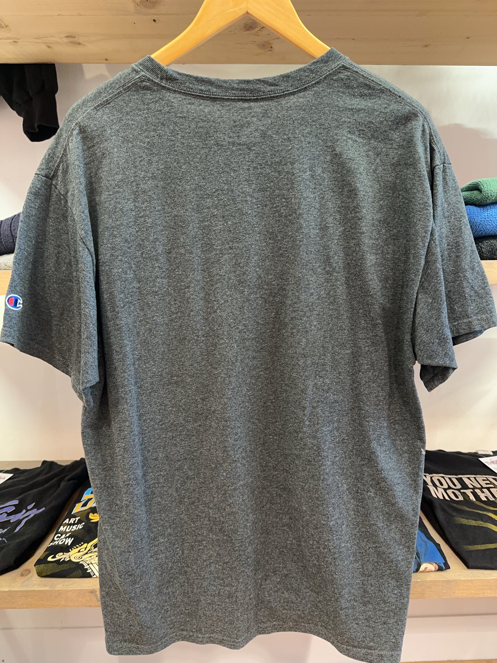 L - Champion T-shirt