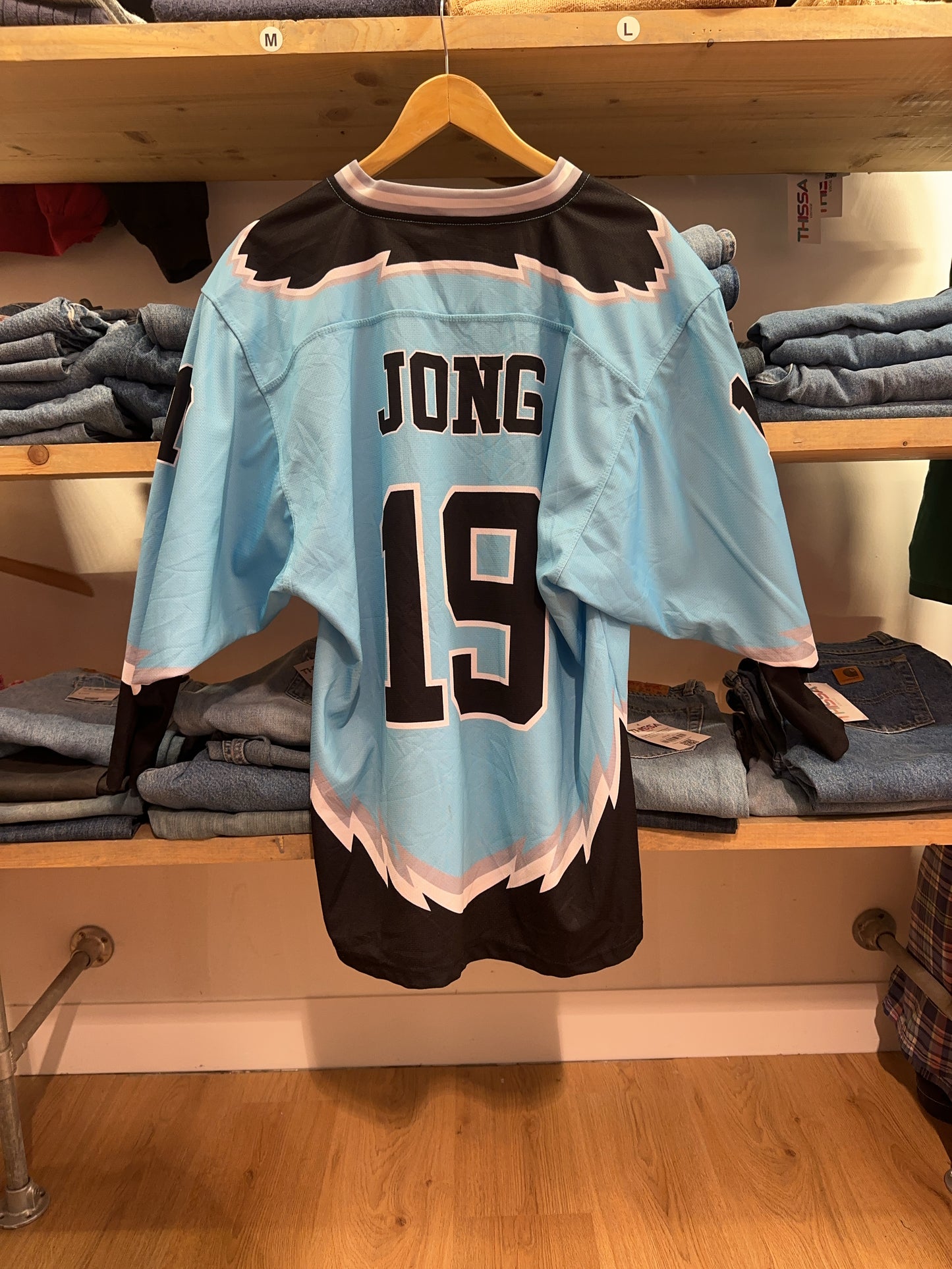 M - Light Blue Hockey Jersey with Bear Graphic and 'JONG 19' Back Print