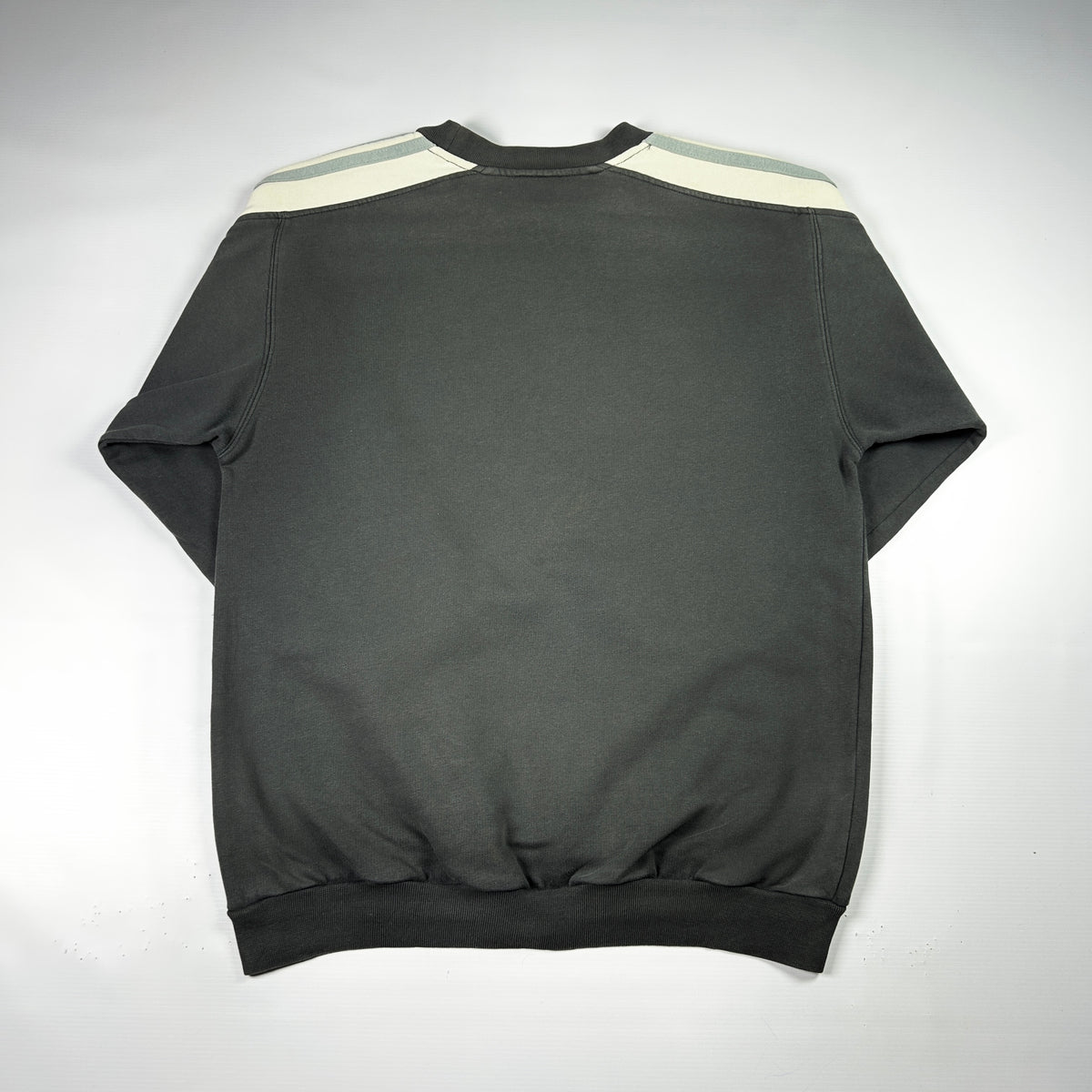 M - Vintage 2000's Adidas Sweatshirt
