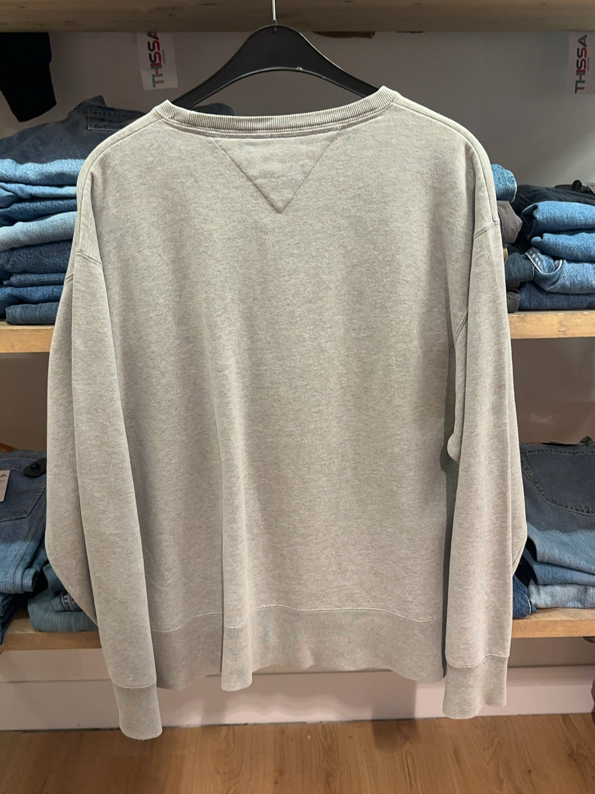 L - Tommy Hilfiger Sweatshirt