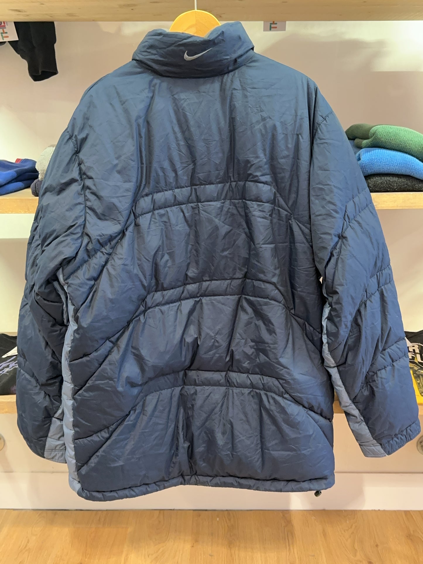 L - Nike Puffer Jacket