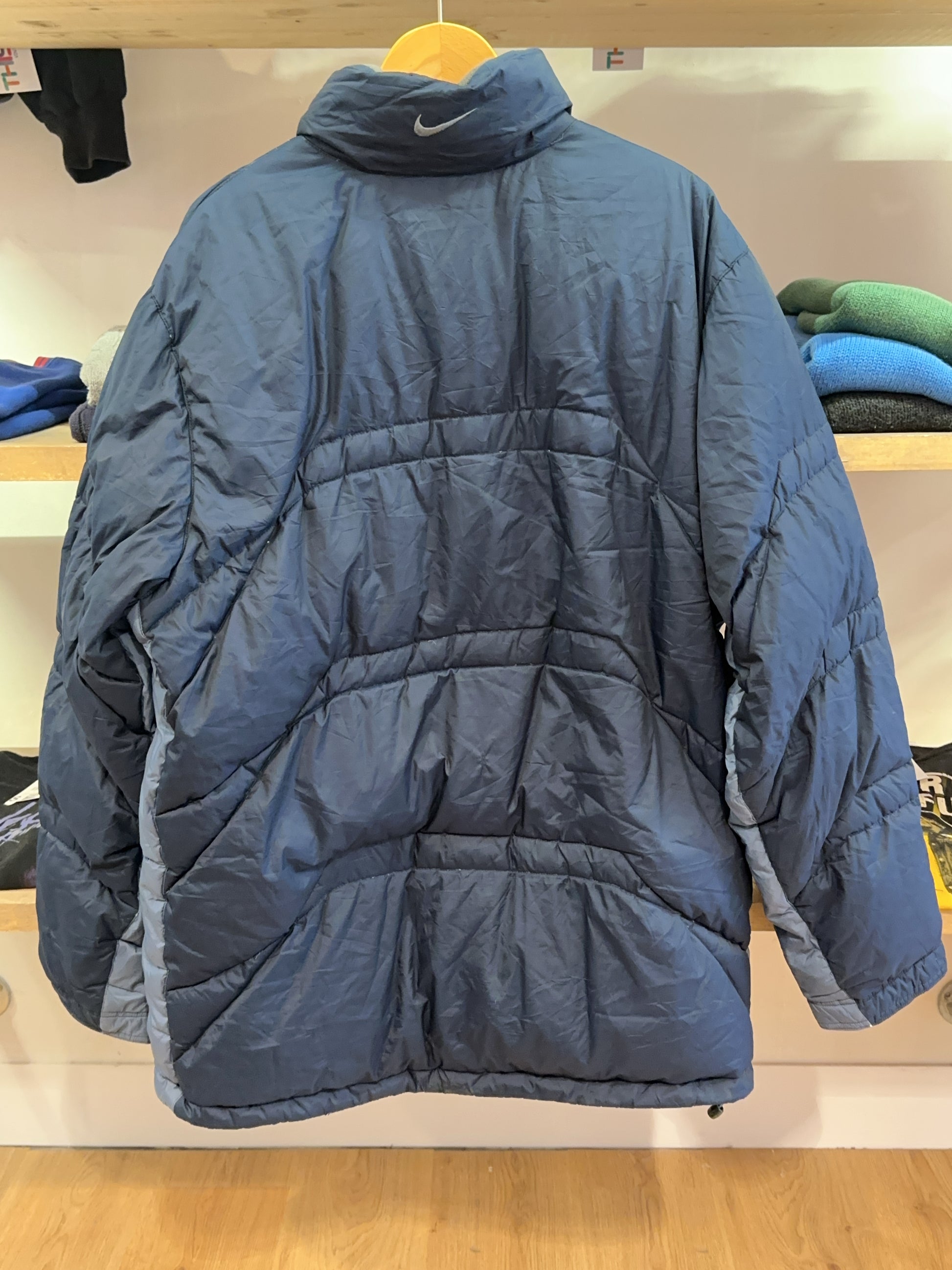 L - Nike Puffer Jacket
