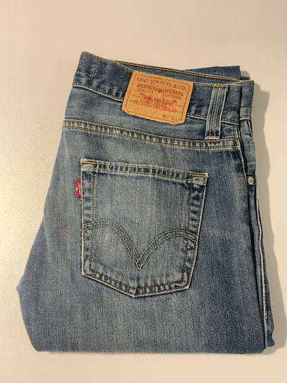 32 X 32 - Levi’s Jeans