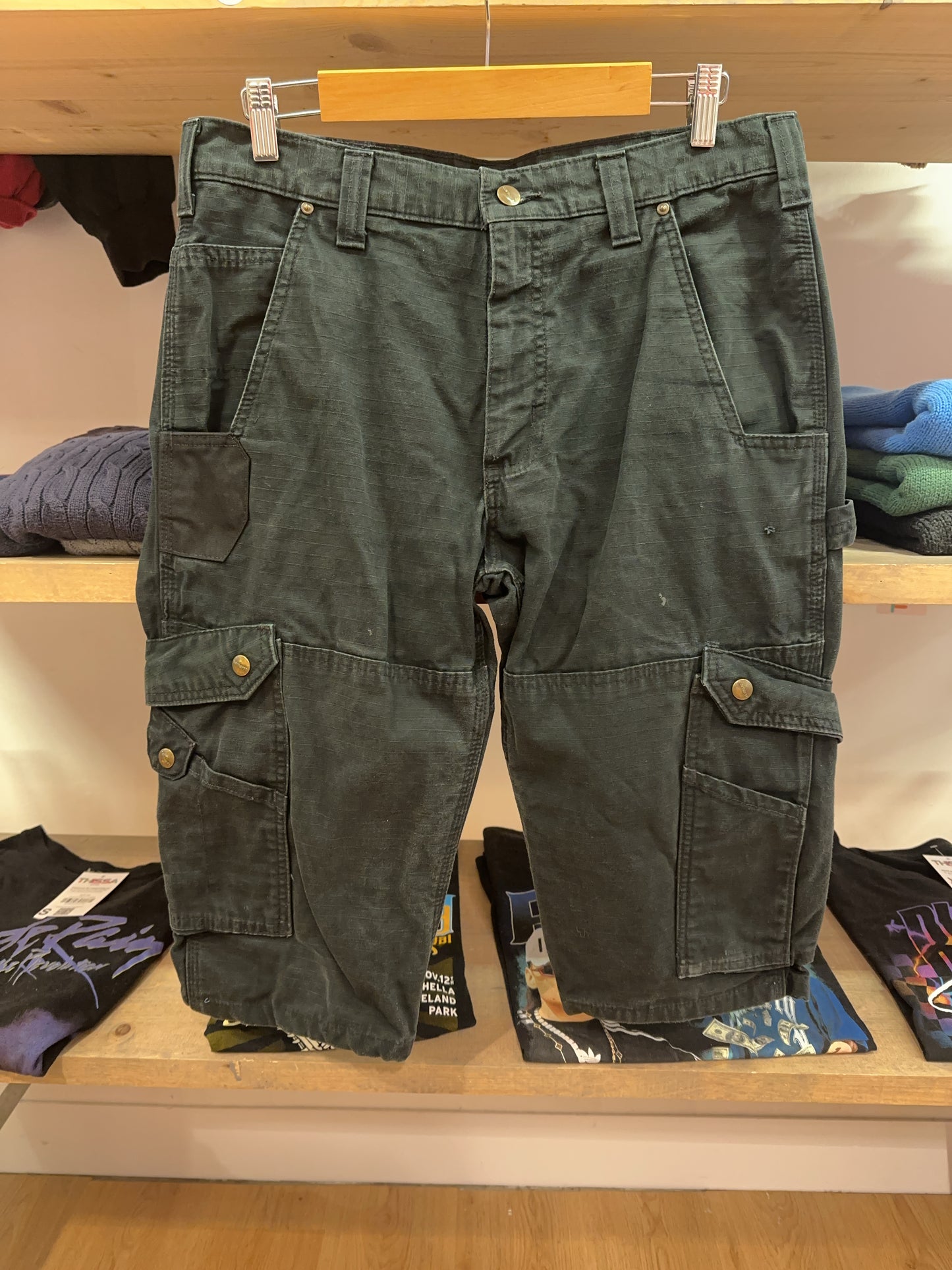 32 - Carhartt Shorts