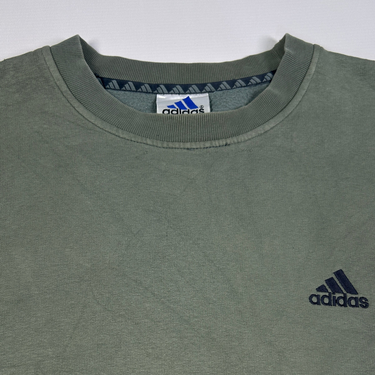 M - Vintage 2000's Adidas Sweatshirt