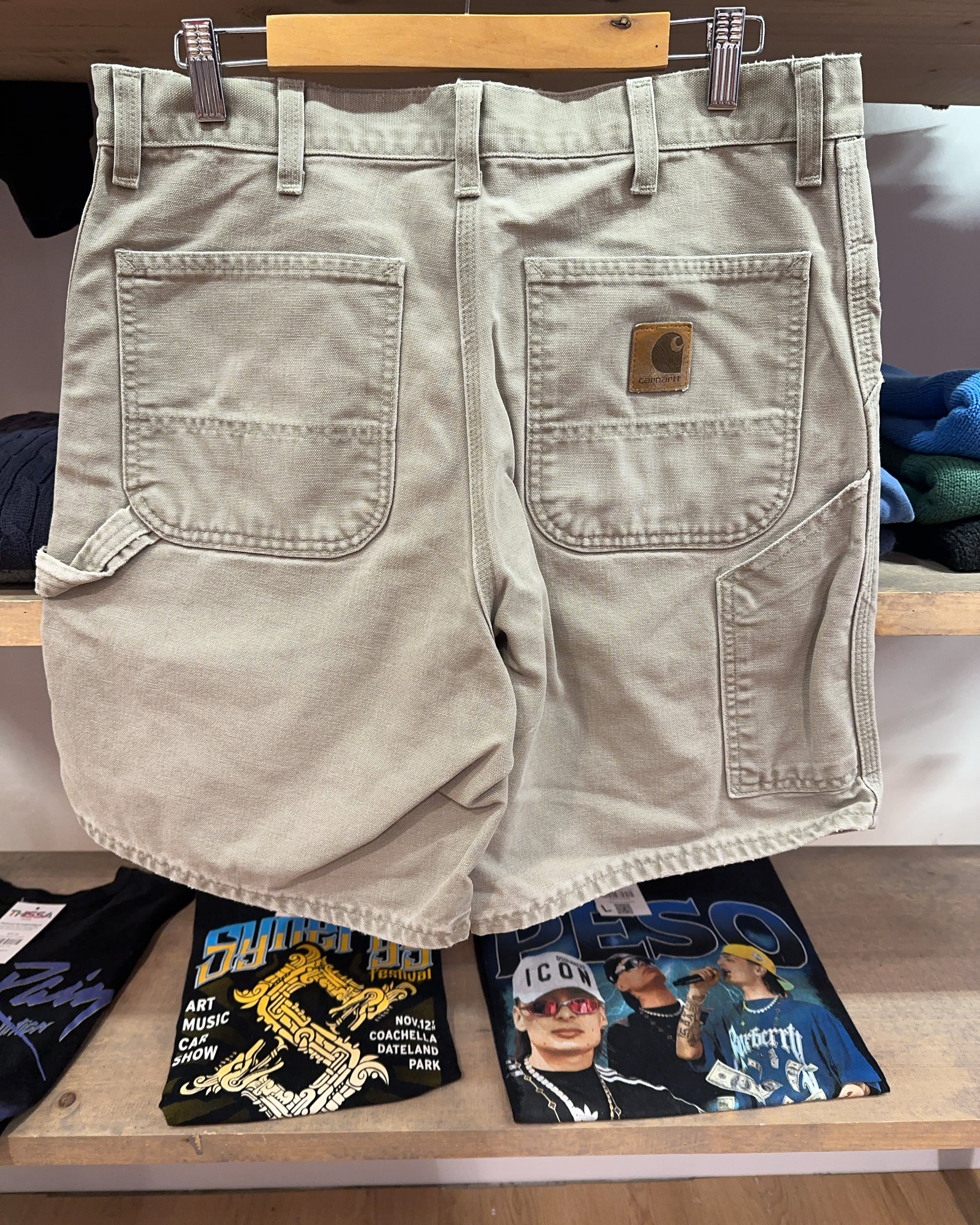 32 - Carhartt Shorts